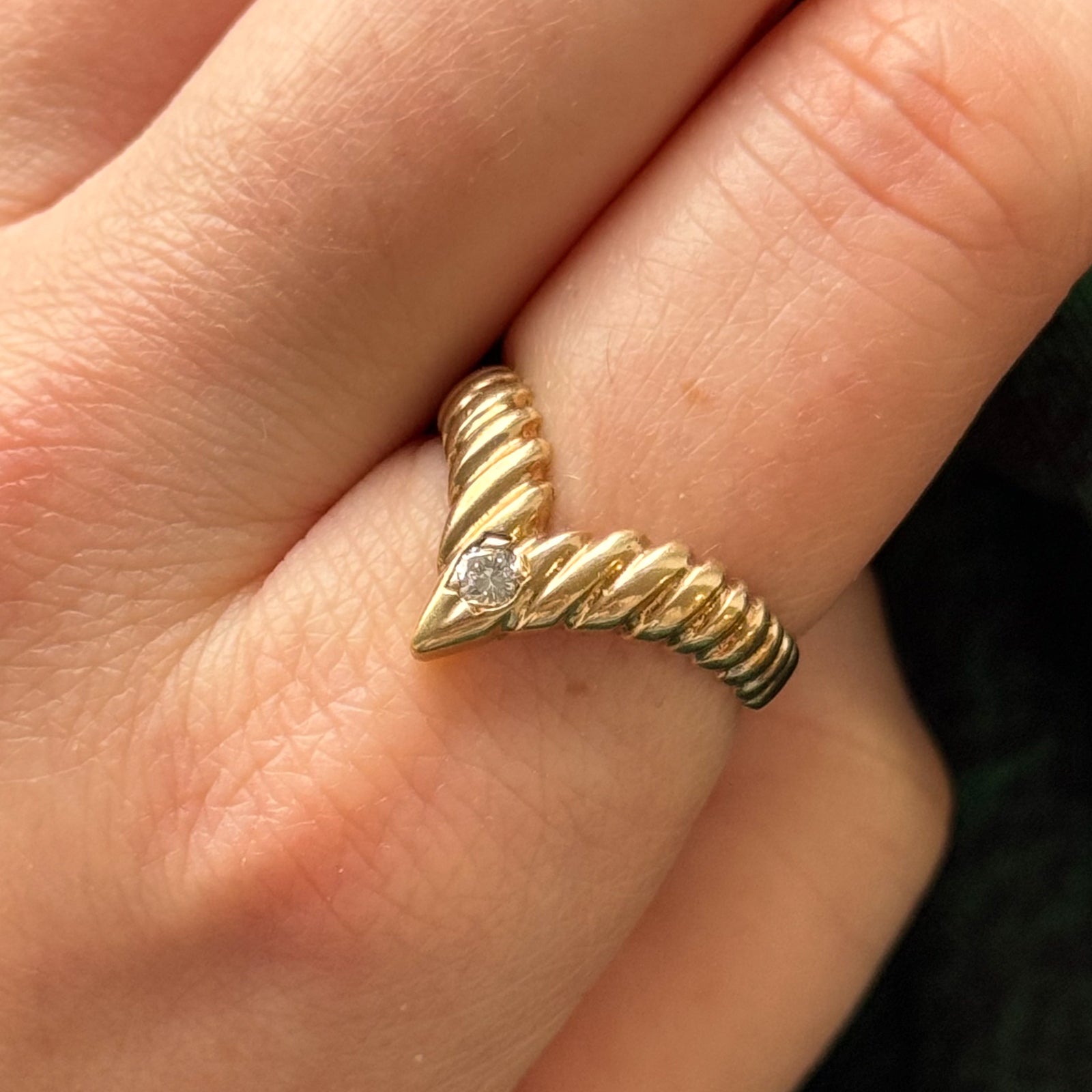 Bague chevron en diamant | 0,09 ct | Taille 8 | 