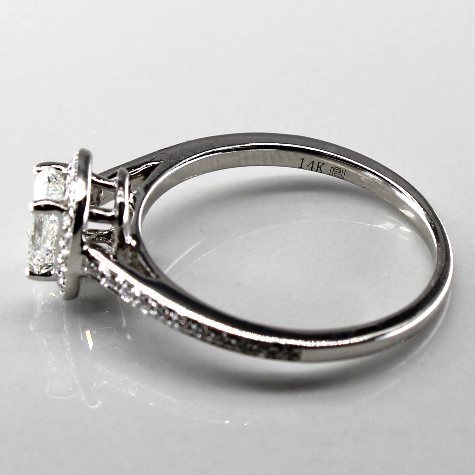 Halo Dimond Emerald Diamond Ring | 0.81ctw | SZ 7 |