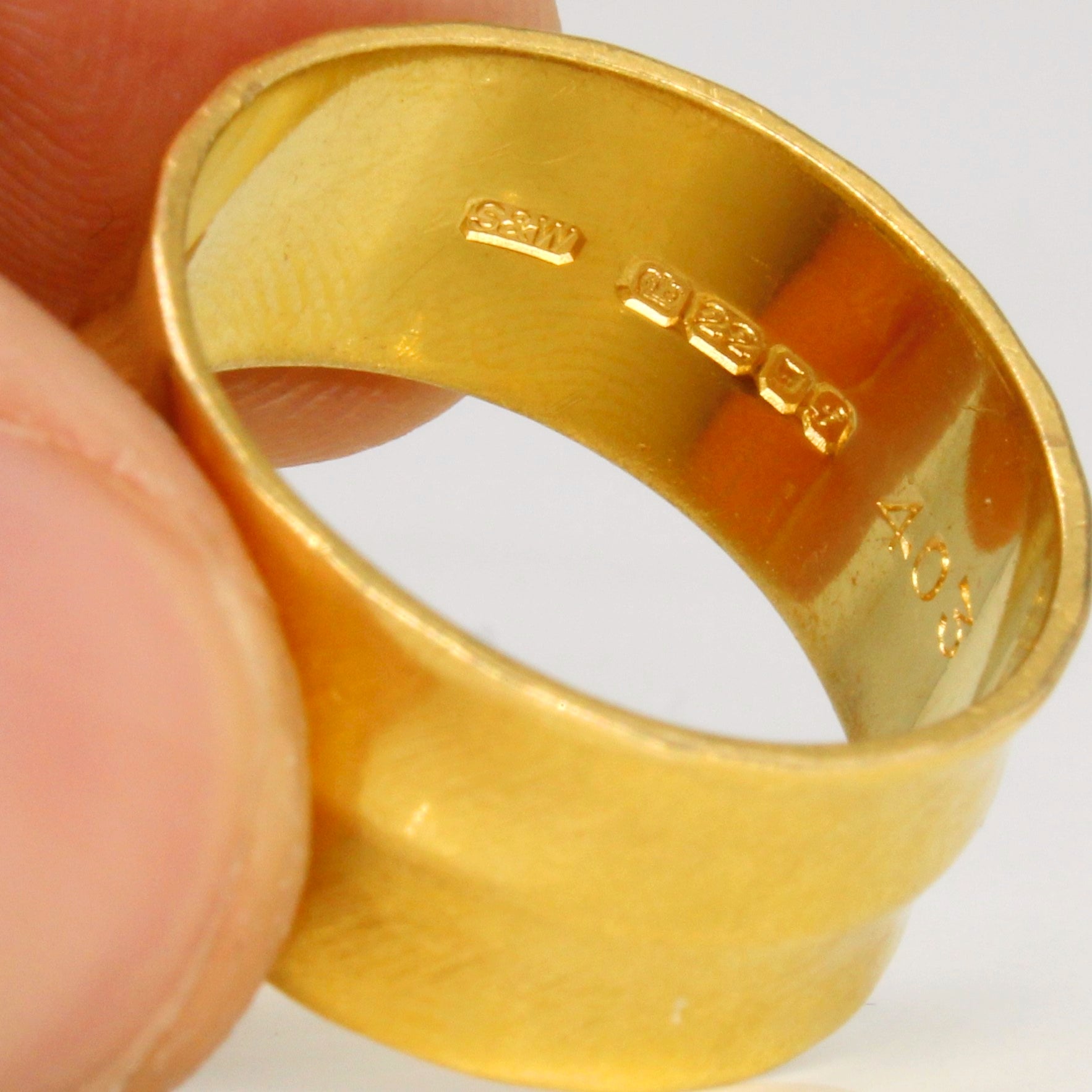 1961 London 22k Yellow Gold Ring | SZ 8.25 |