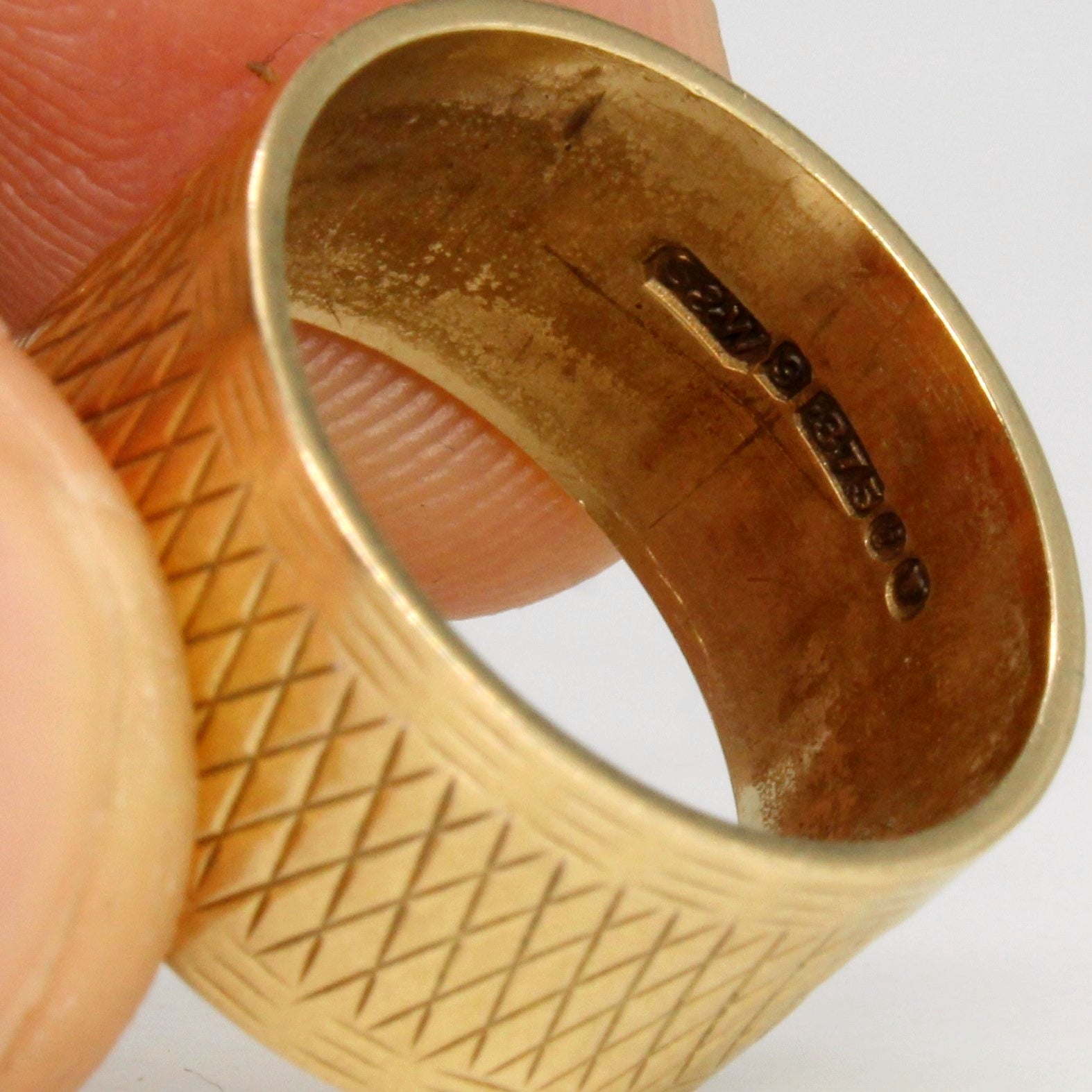 9k Yellow Gold Band | SZ 5.75 |