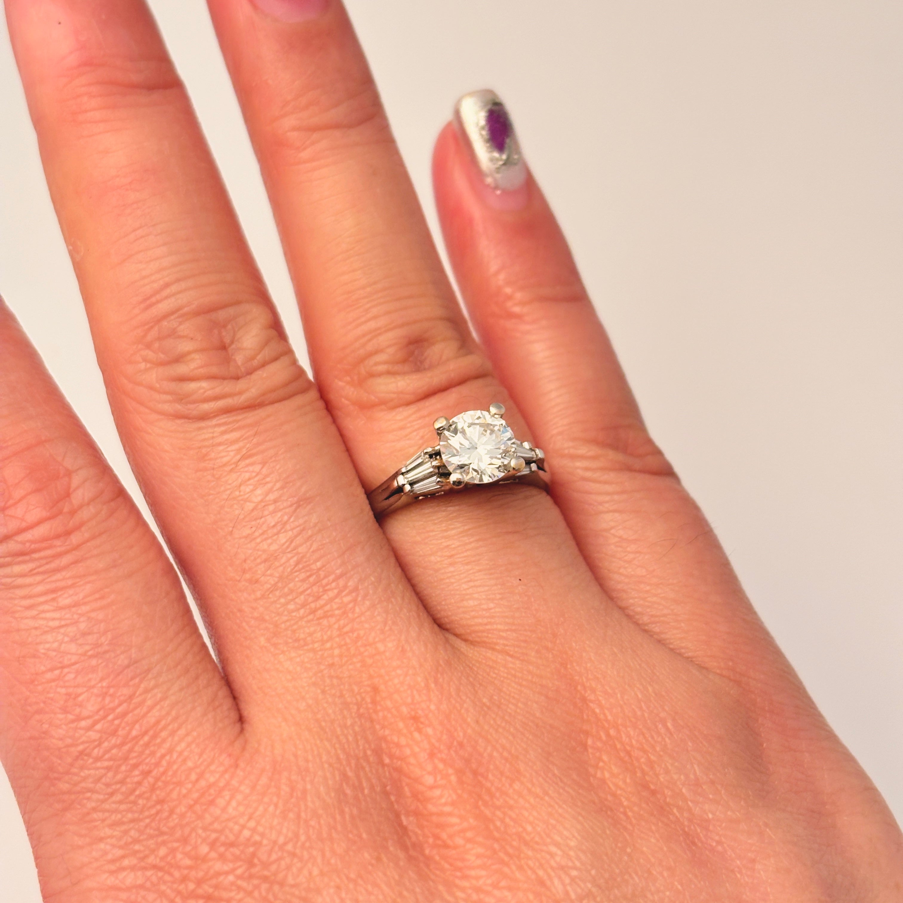 Bague de fiançailles en or blanc 18 carats et diamants | 1,36 ct VS2 J | Taille 5,75 