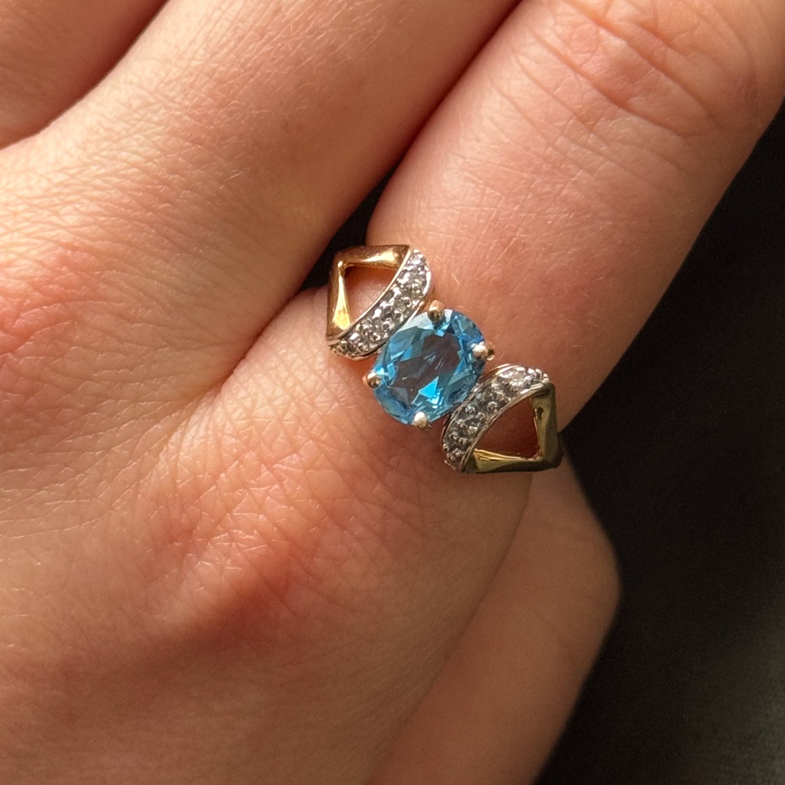 Blue Topaz & Diamond Ring | 1.00ct, 0.04ctw | SZ 7.75 |