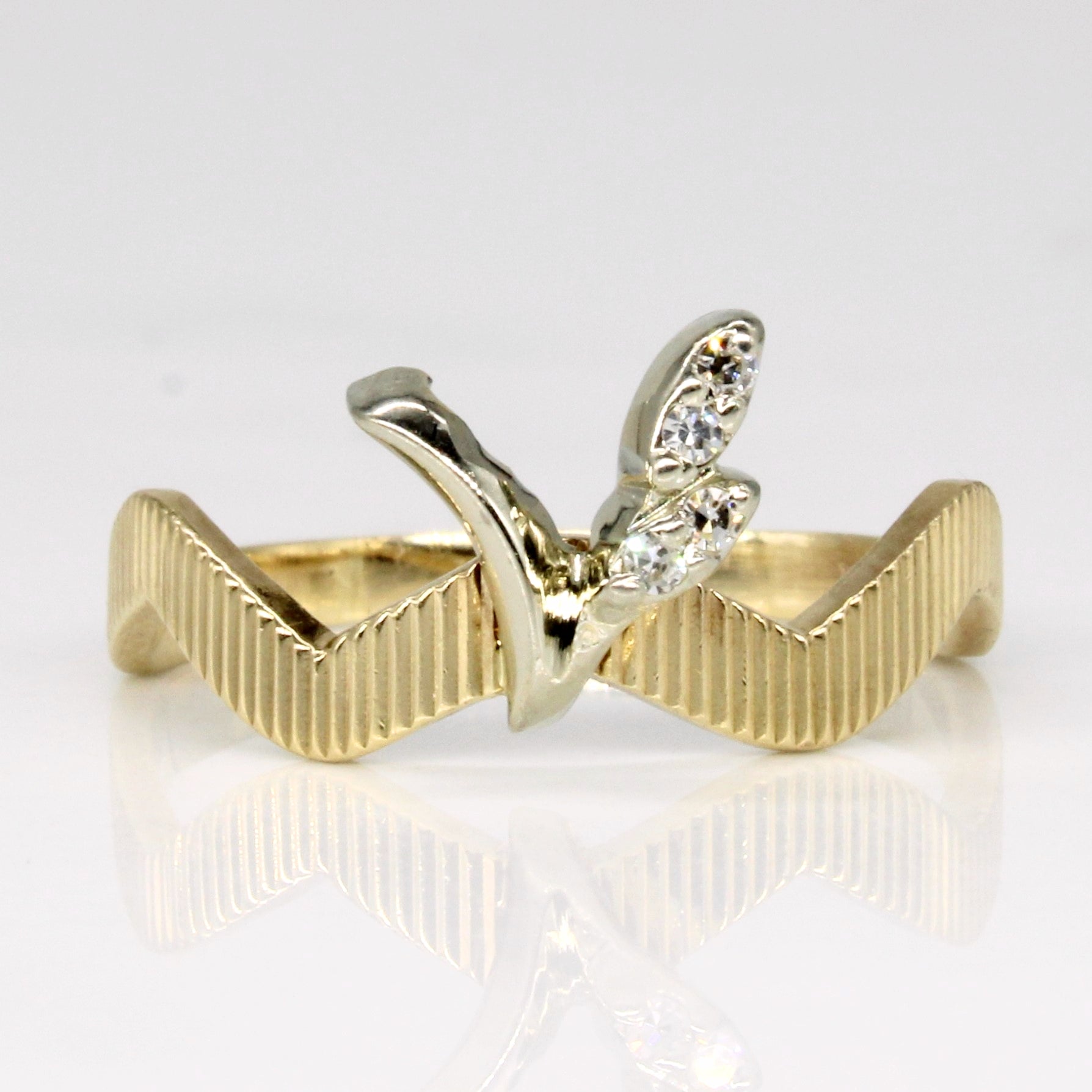 Wavy Diamond Ring | 0.04ctw | SZ 6.75 |