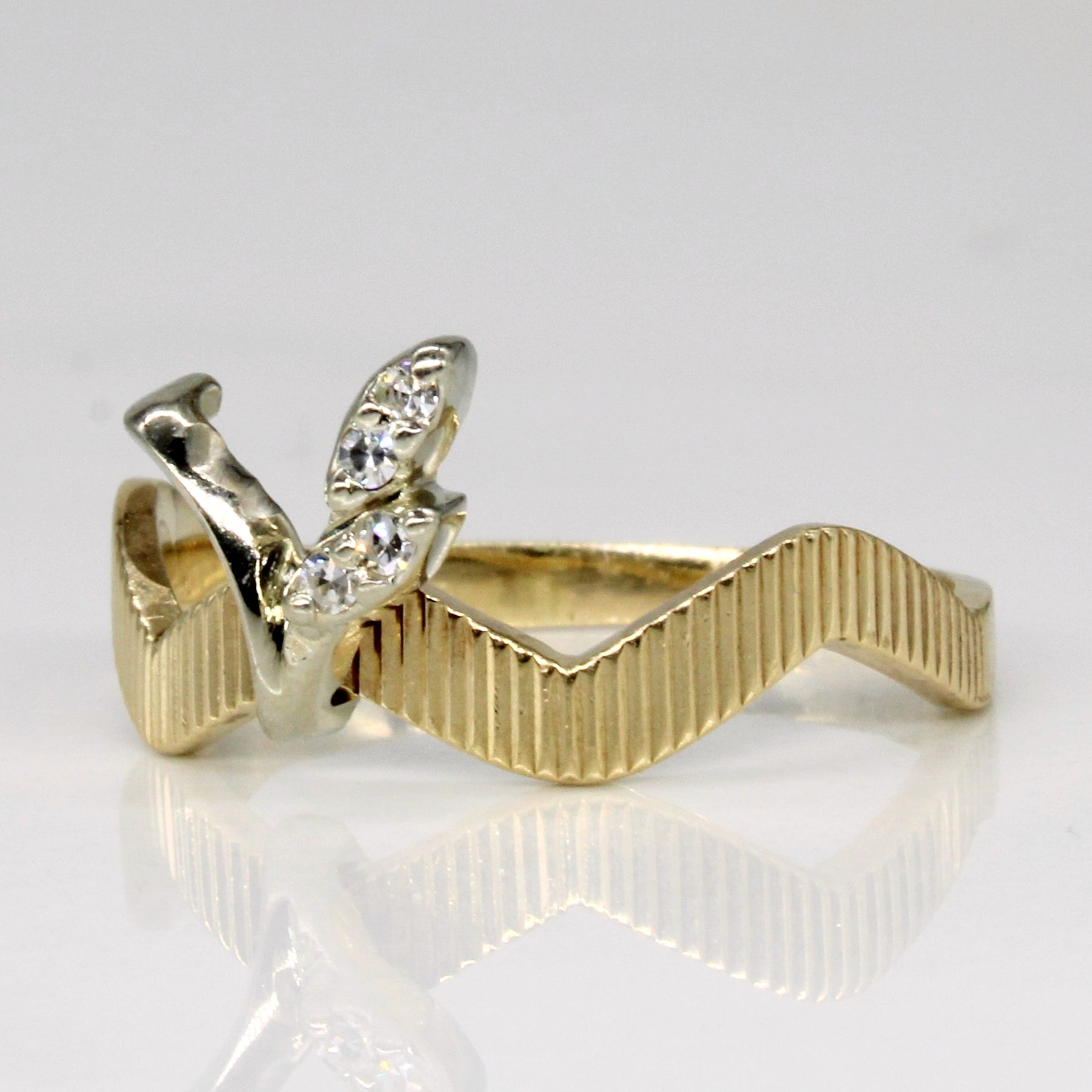 Wavy Diamond Ring | 0.04ctw | SZ 6.75 |