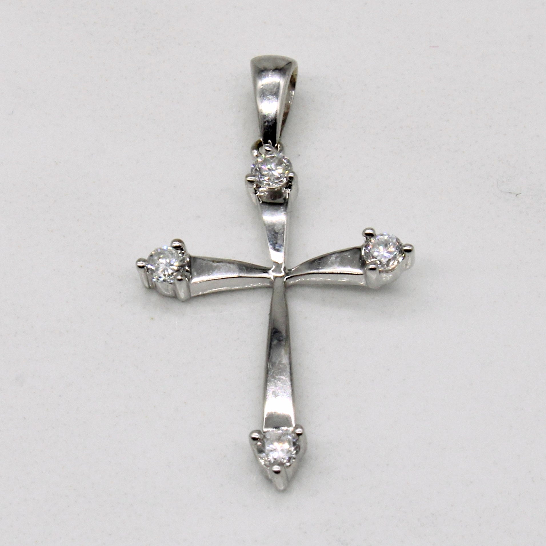 Diamond Cross Pendant | 0.13ctw |