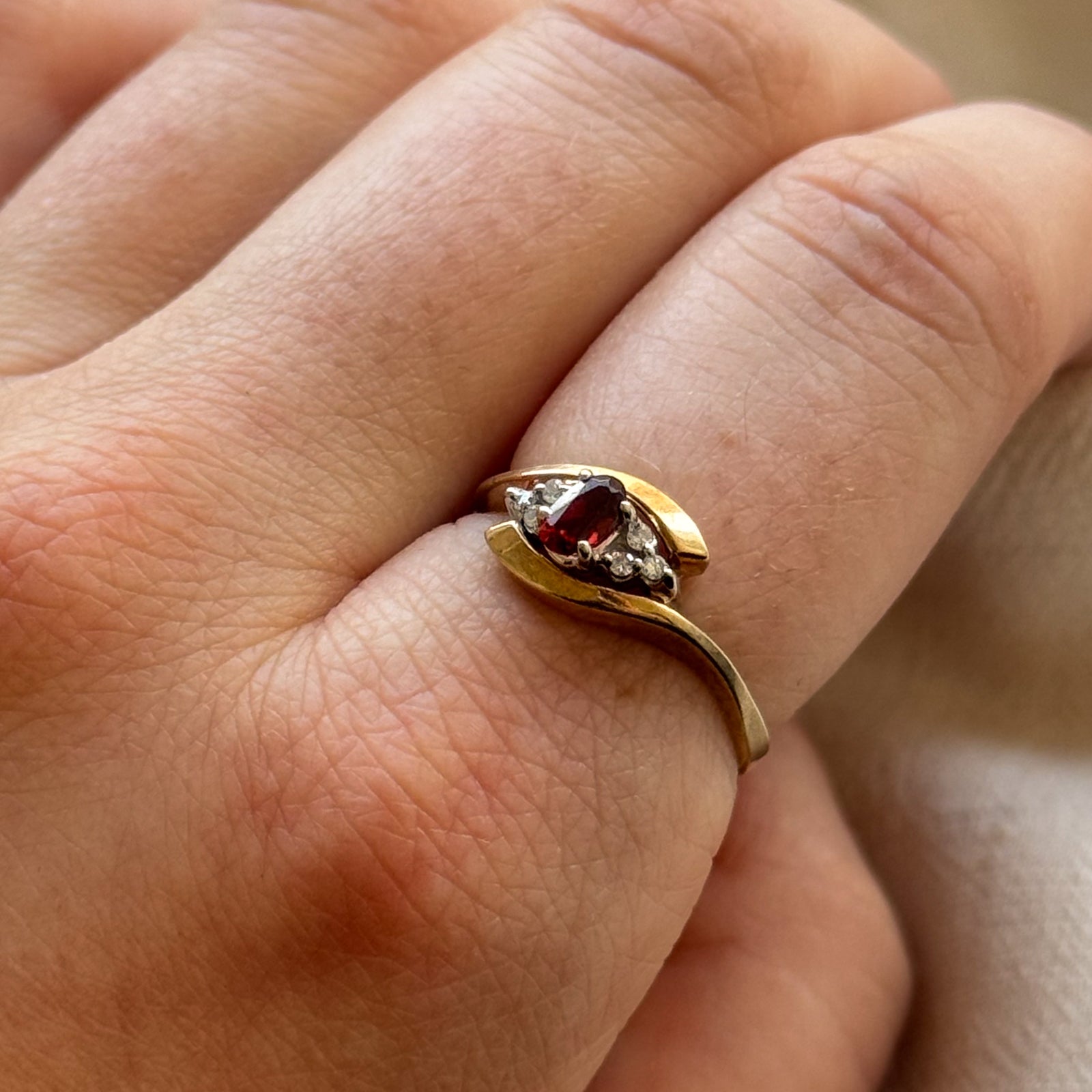 Garnet & Diamond Ring | 0.25ct, 0.04ctw | SZ 7.75 |