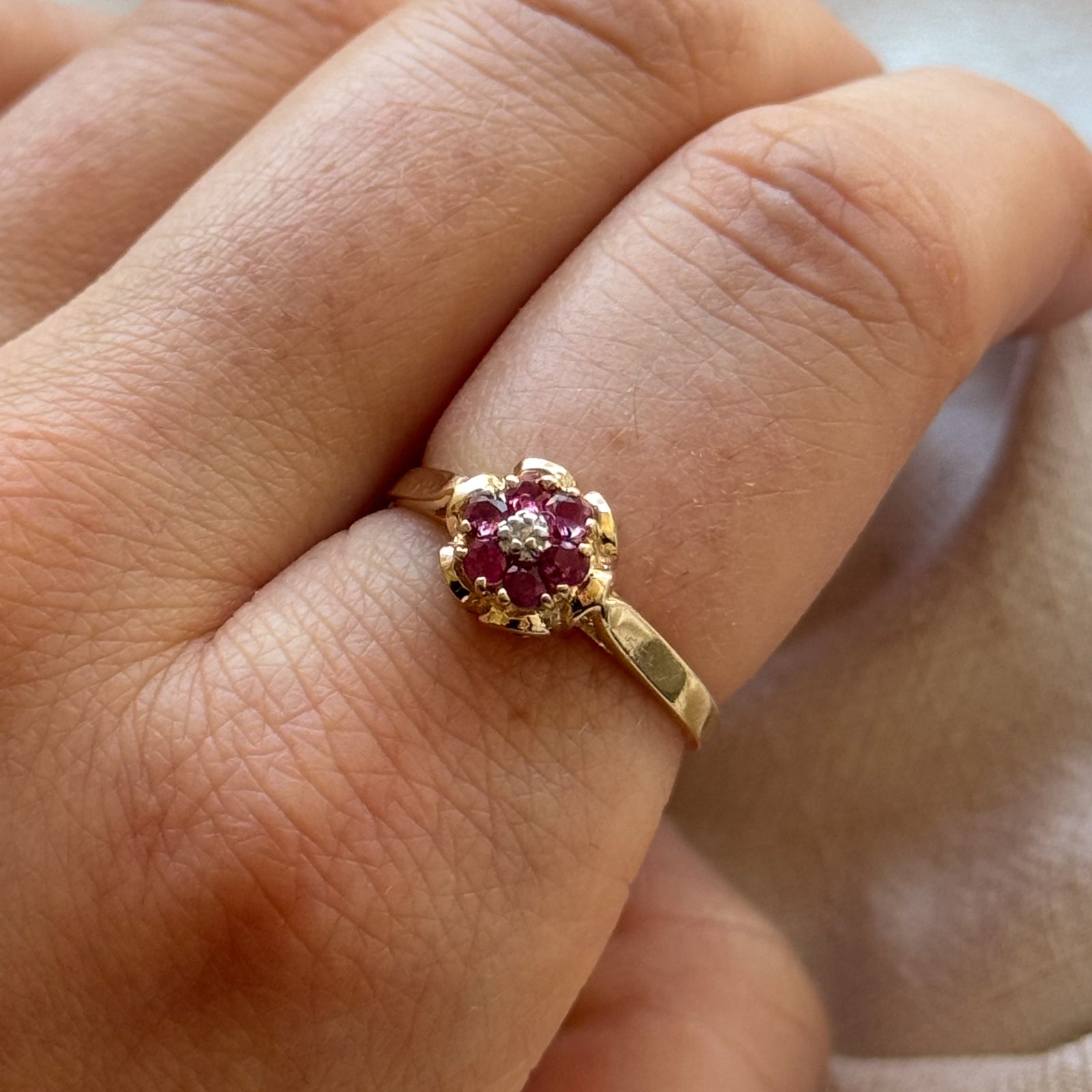 Ruby & Diamond Flower Ring | 0.30ctw, 0.007ct | SZ 8.25 |