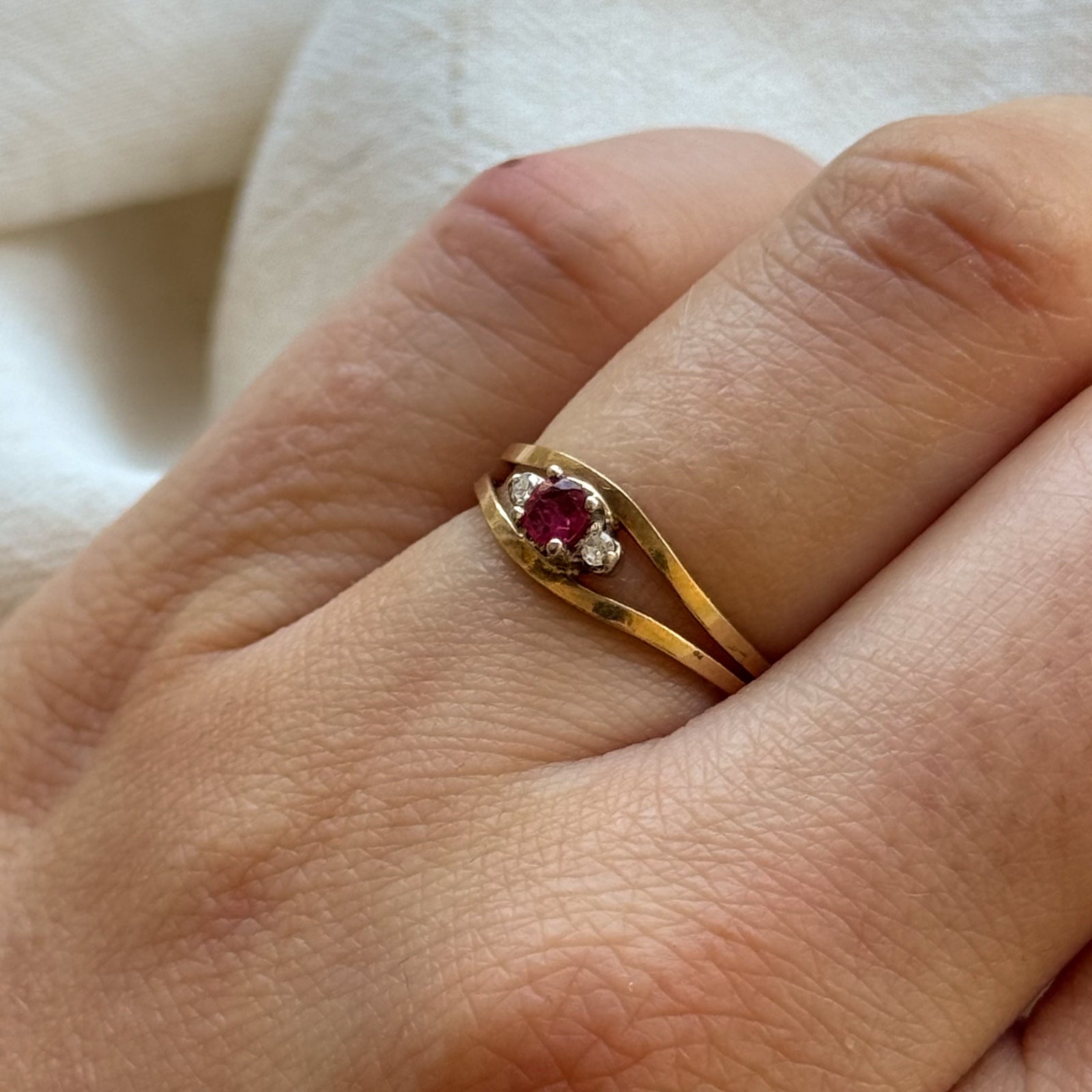 Ruby & Diamond Split Shank Ring | 0.15ct, 0.03ctw | SZ 6 |