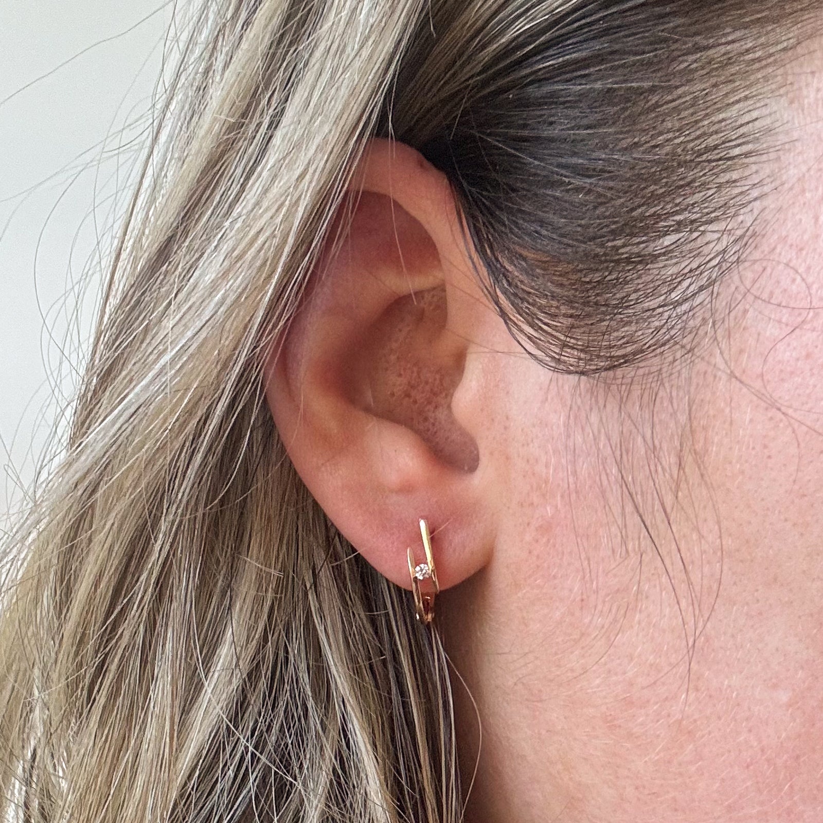 Boucles d'oreilles créoles serties de diamants sous tension | 0,06 ct | 