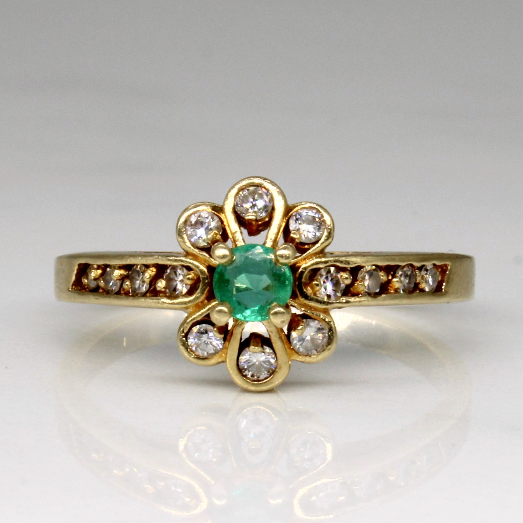Bague en diamant et émeraude | 0,17 ct au total, 0,11 ct | Taille 8 | 