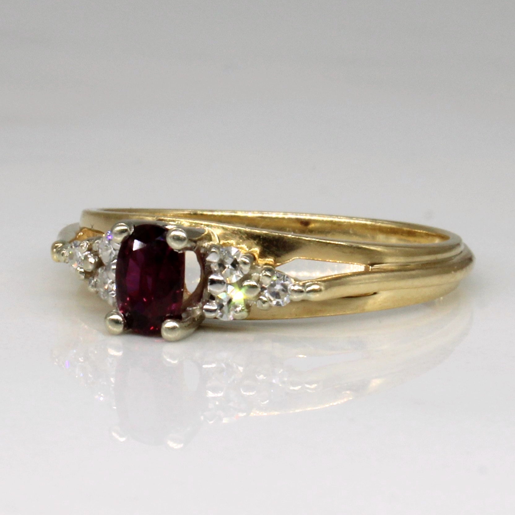 Bague rubis et diamants | 0,24 ct, 0,06 ct au total | Taille 6 | 