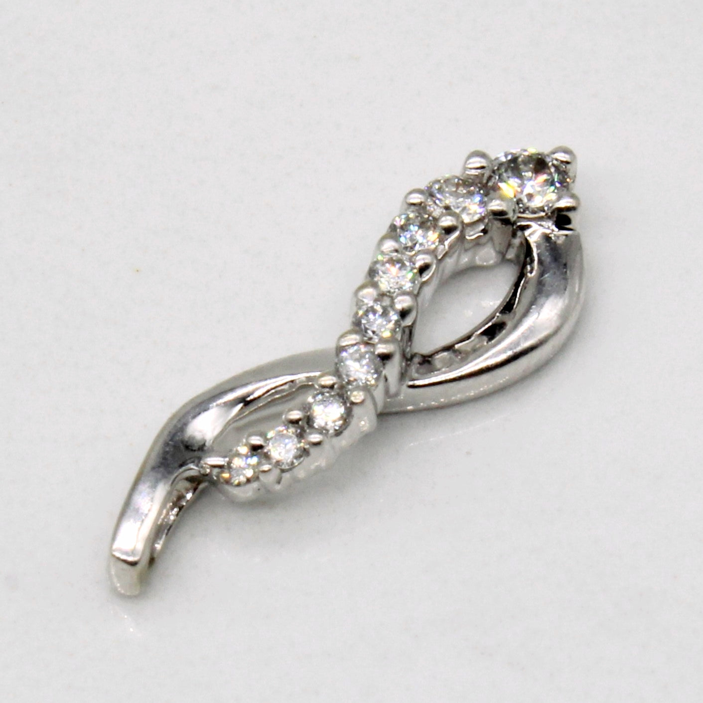 Twisted Diamond Pendant | 0.13ctw |