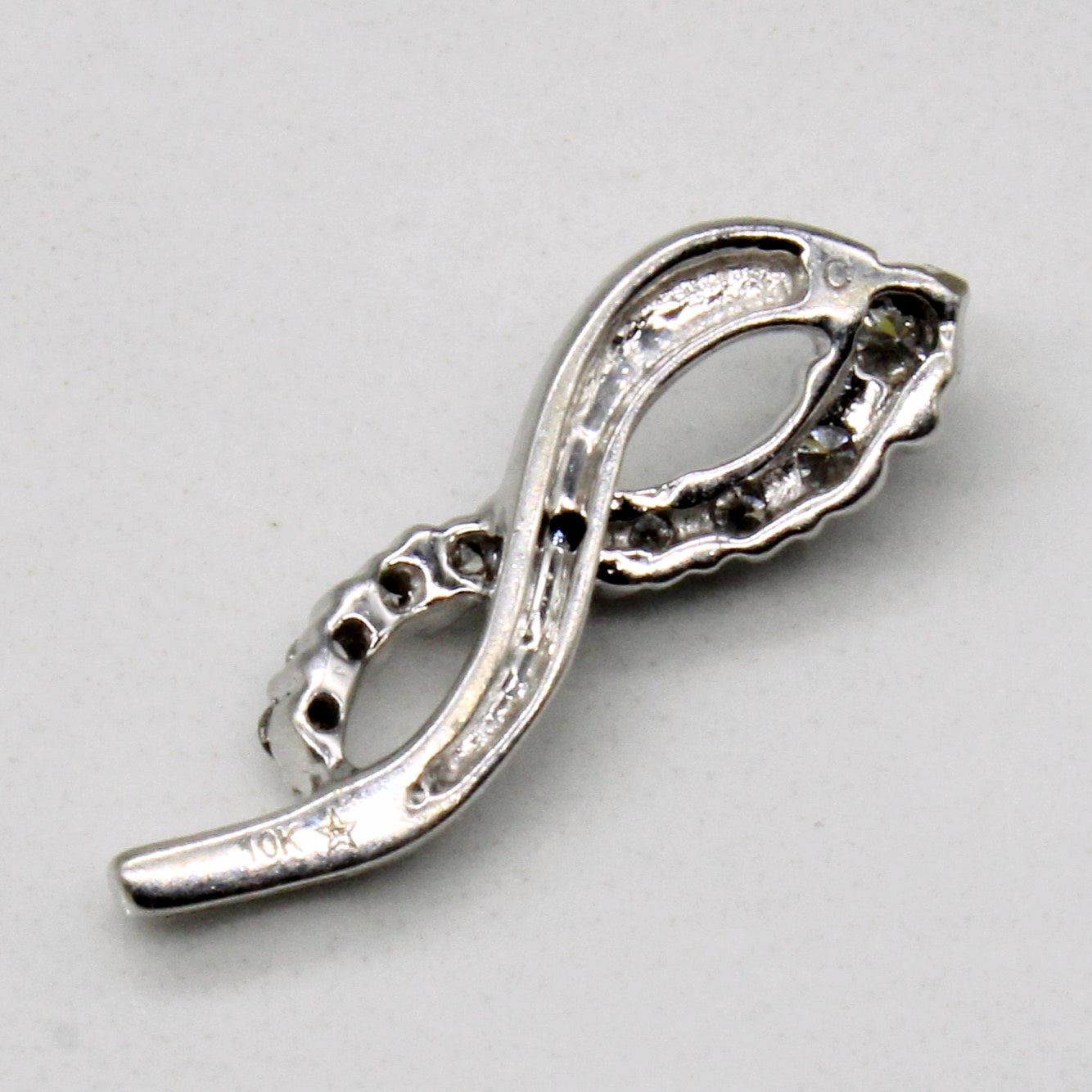 Twisted Diamond Pendant | 0.13ctw |