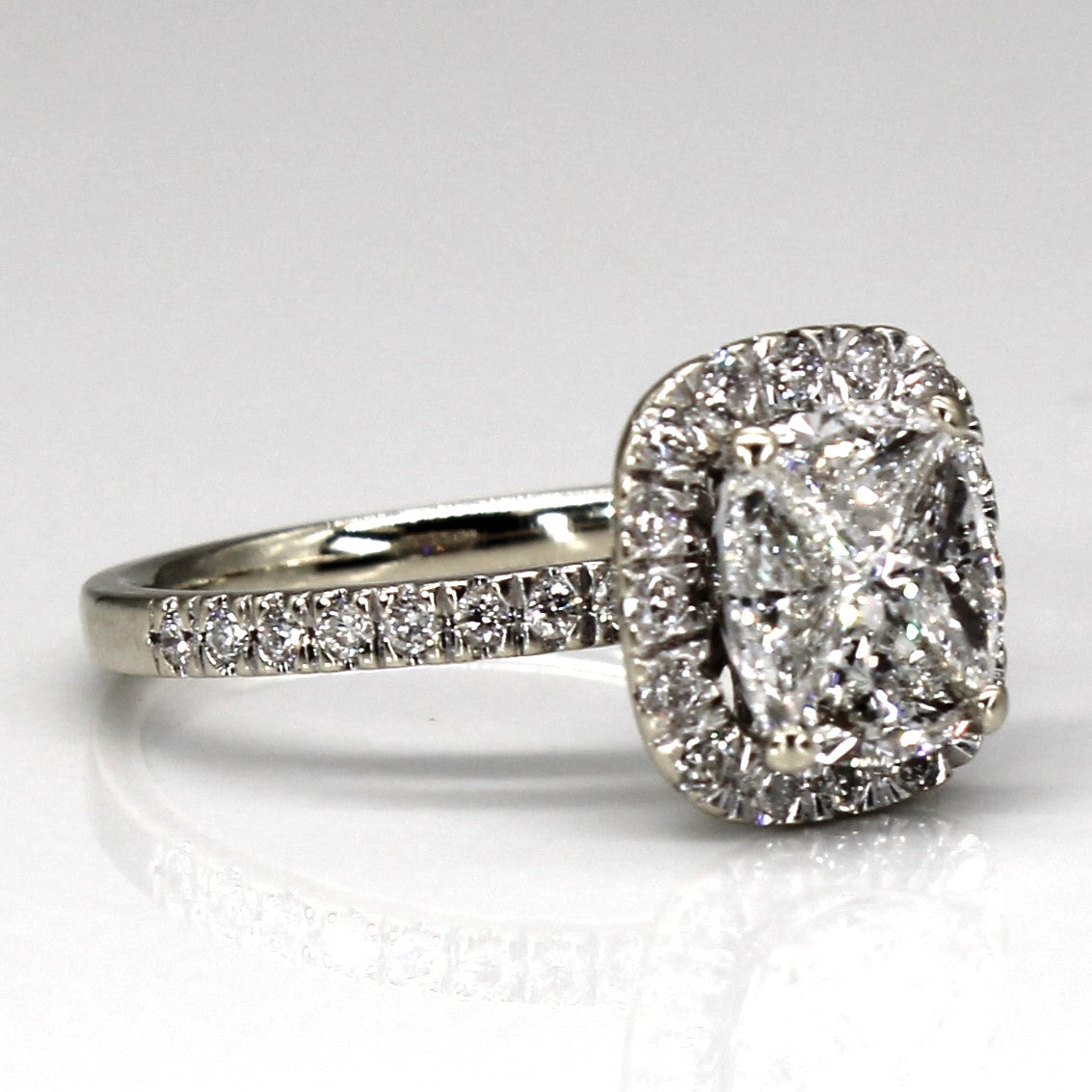 Bague Halo Diamant Trilliant 14 carats | 1,76 ct | Taille 7 |