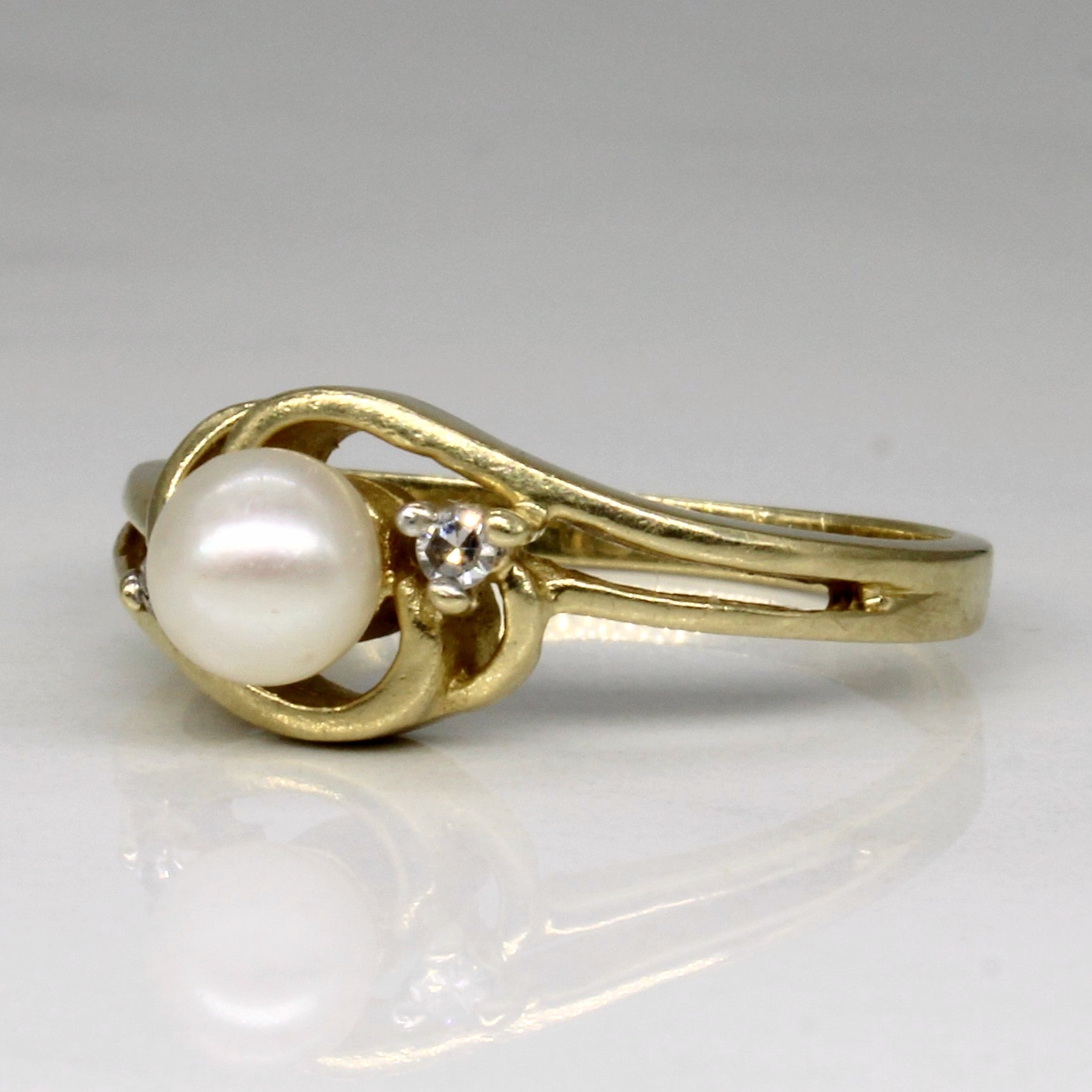 Pearl & Diamond Ring | 0.04ctw | SZ 6.25 |