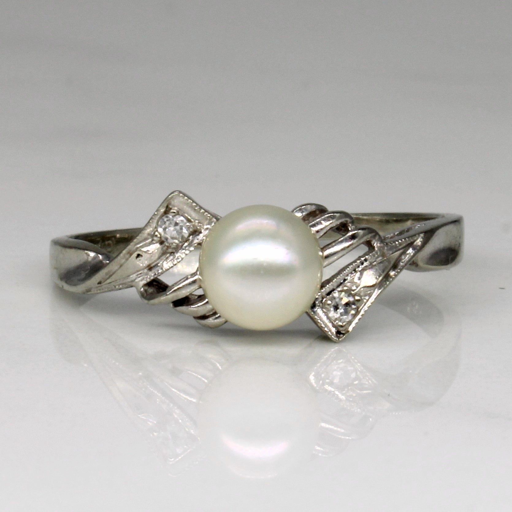 Pearl & Diamond Ring | 0.02ctw | SZ 7.5 |