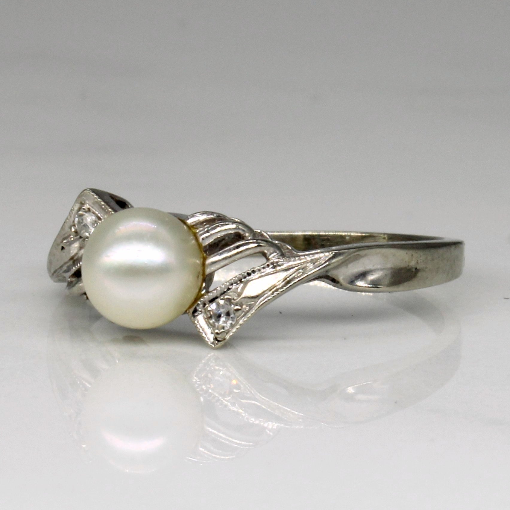 Pearl & Diamond Ring | 0.02ctw | SZ 7.5 |