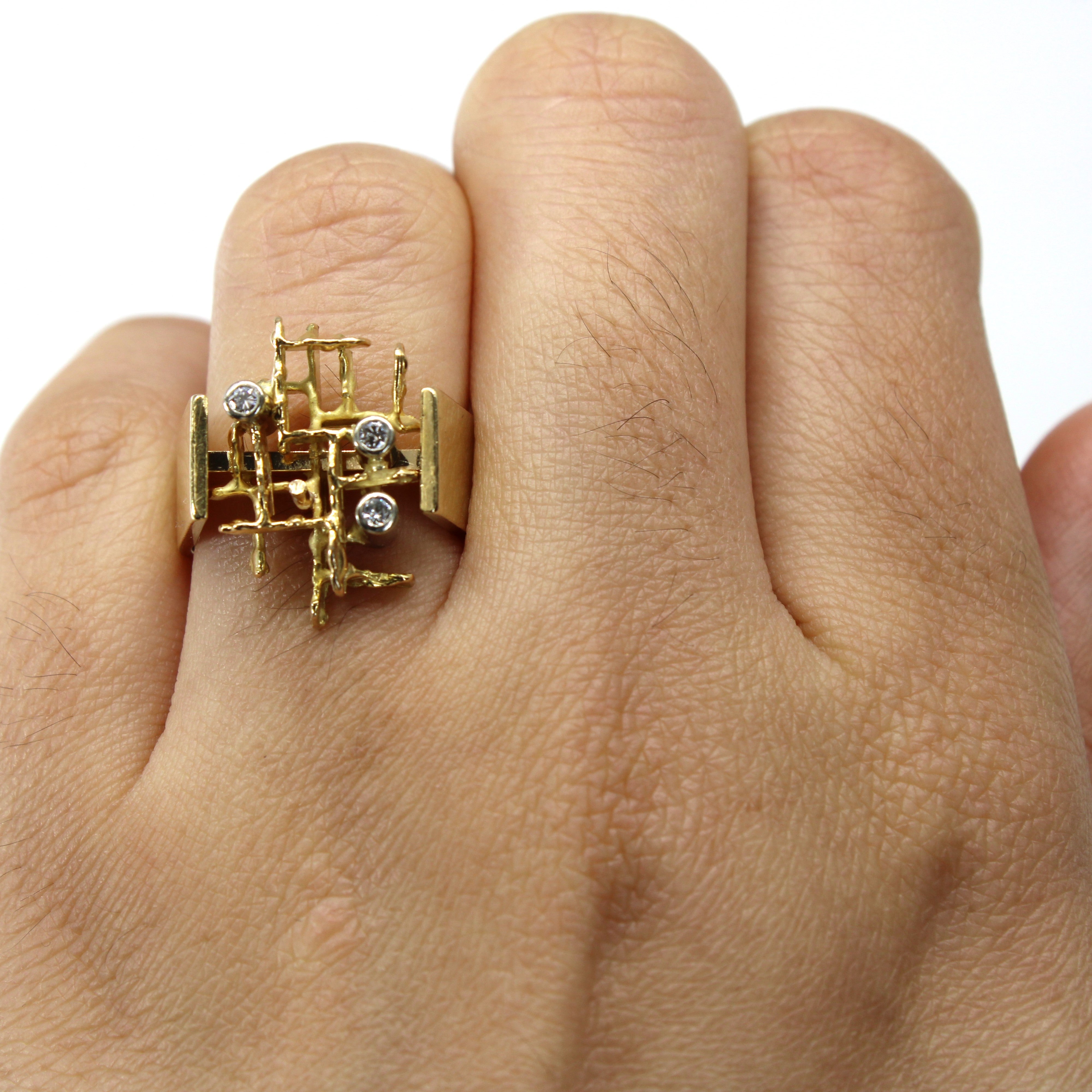 Bezel Set Diamond Textured Gold 18k Ring | 0.12ctw | SZ 6.75 |