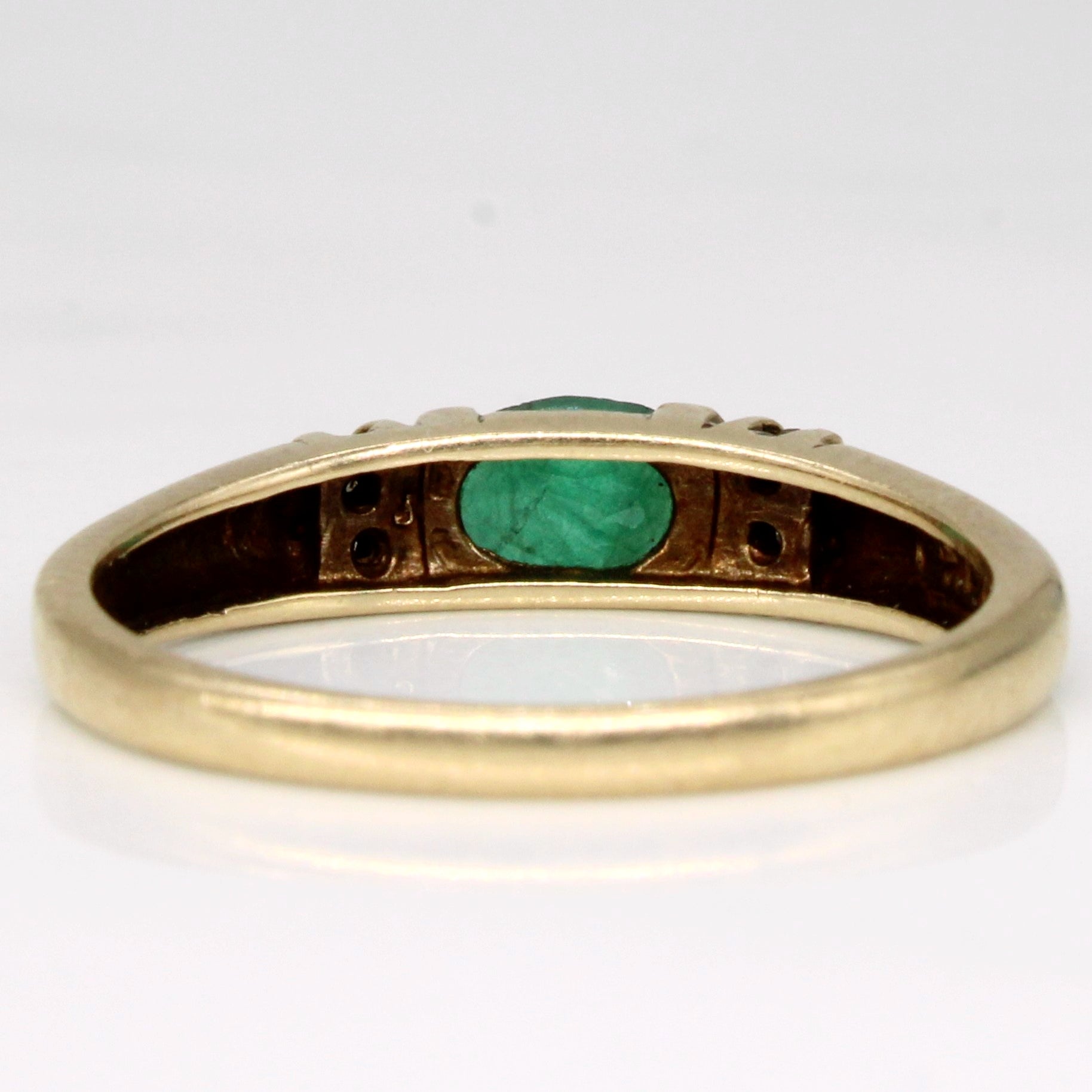 Emerald & Diamond Ring | 0.30ct, 0.04ctw | SZ 6.75 |