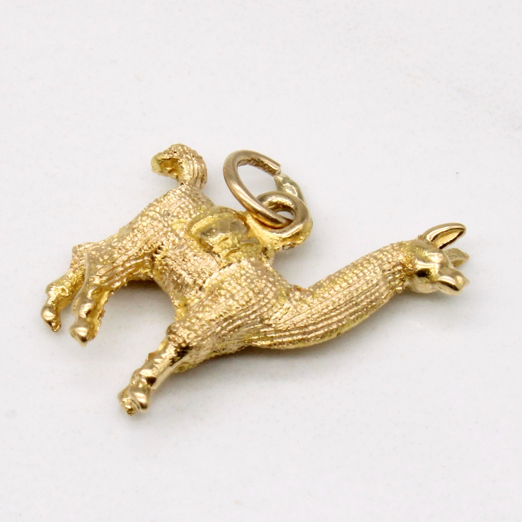 18k Yellow Gold Lamma Pendant