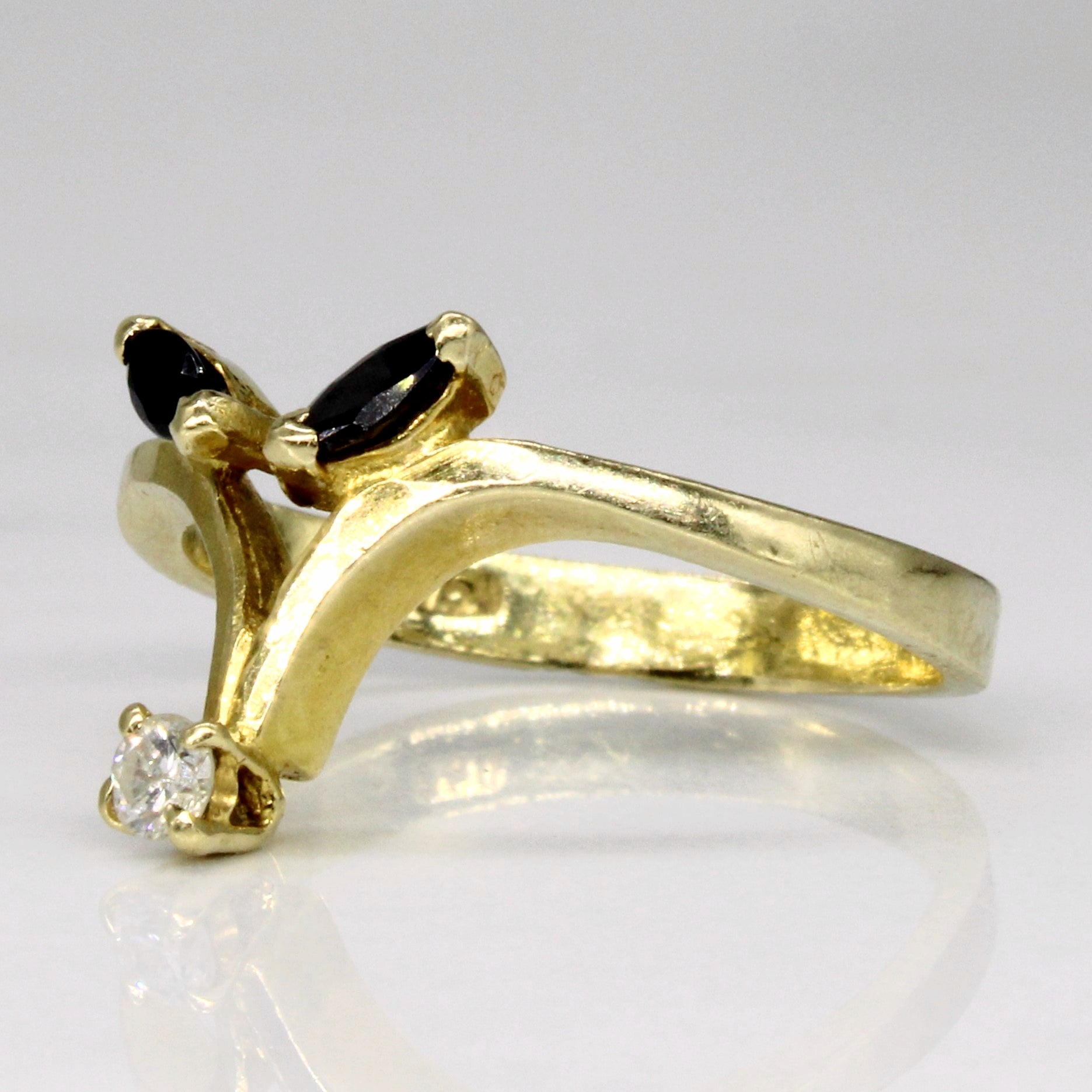 Bague saphir et diamants | 0,08 ct au total, 0,06 ct | Taille 6 | 