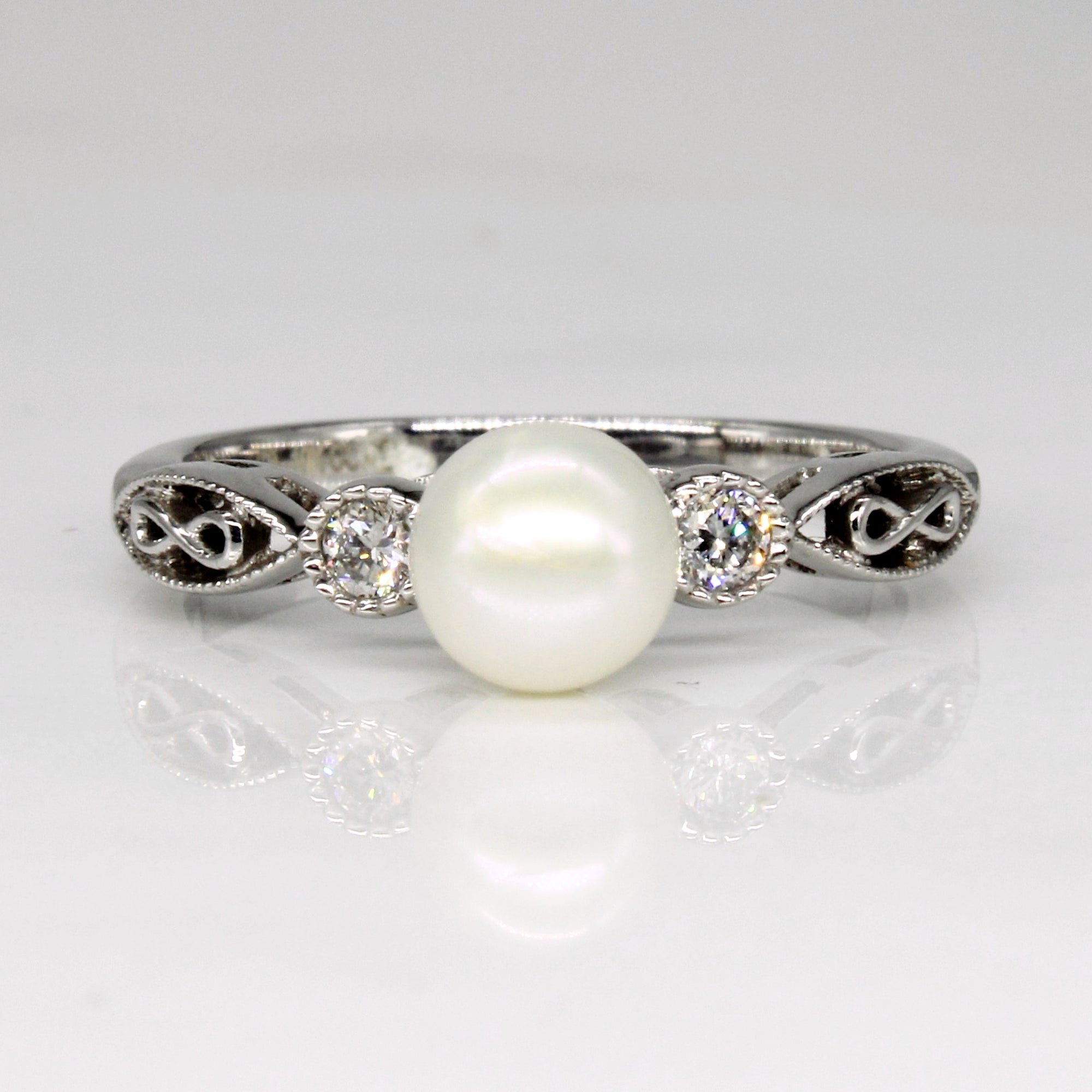 Pearl & Diamond Three Stone Ring | 0.10ctw | SZ 6.25 |