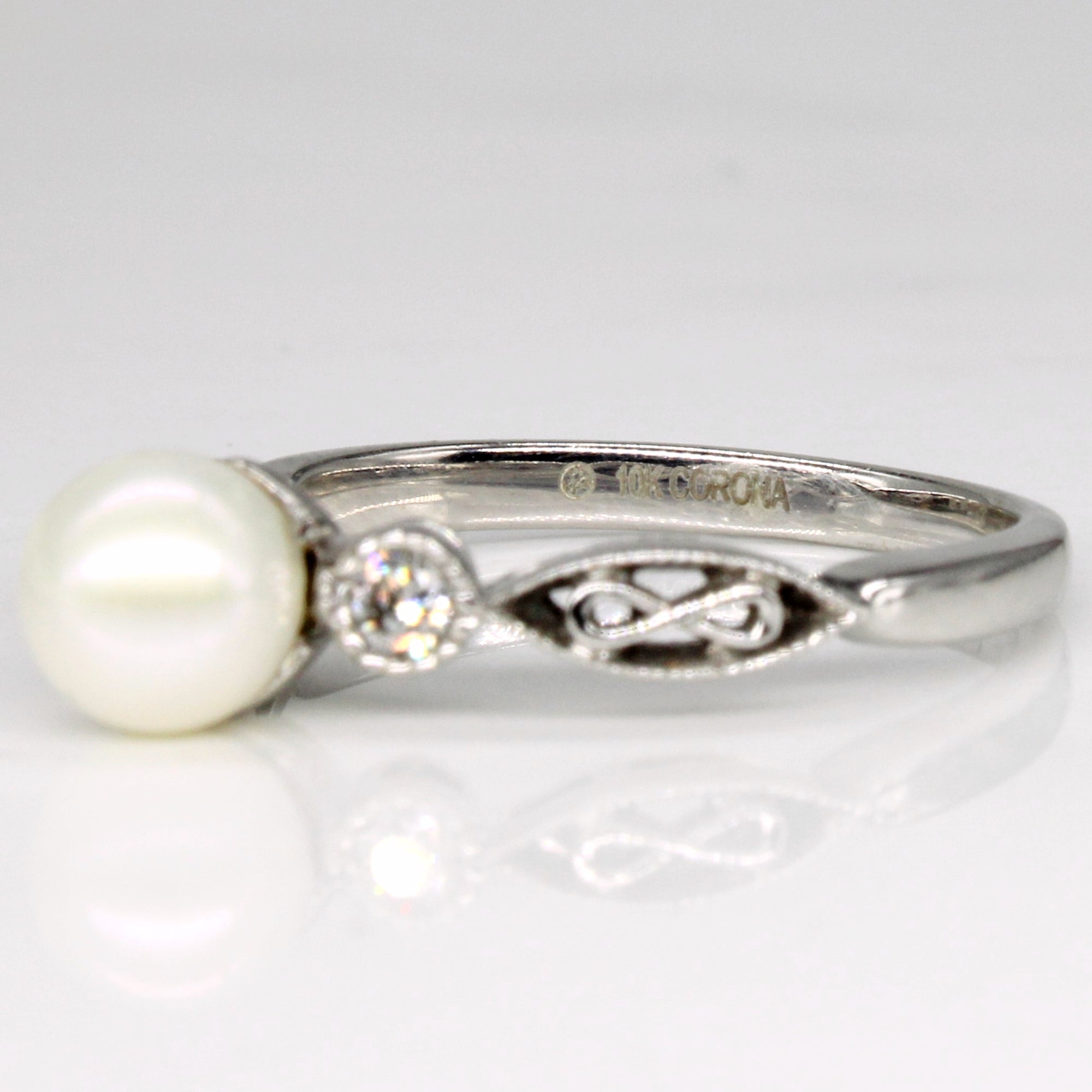 Pearl & Diamond Three Stone Ring | 0.10ctw | SZ 6.25 |