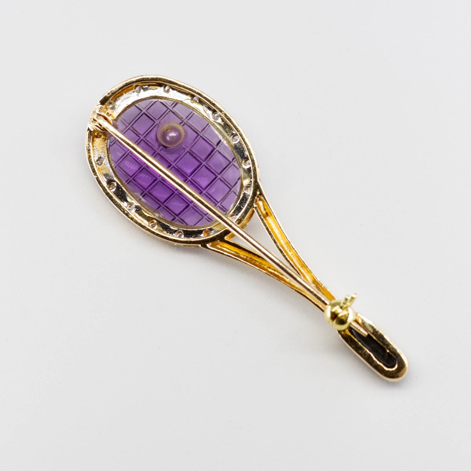 Broche raquette de tennis en or 14 carats, diamants et améthystes, ornée d'onyx et de perles | Améthyste de 2,5 carats 