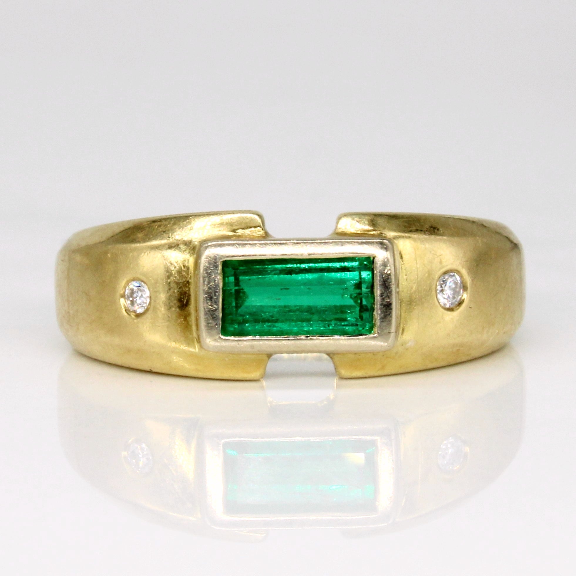 Bague émeraude et diamants | 0,70 ct, 0,04 ct au total | Taille 7,75 | 