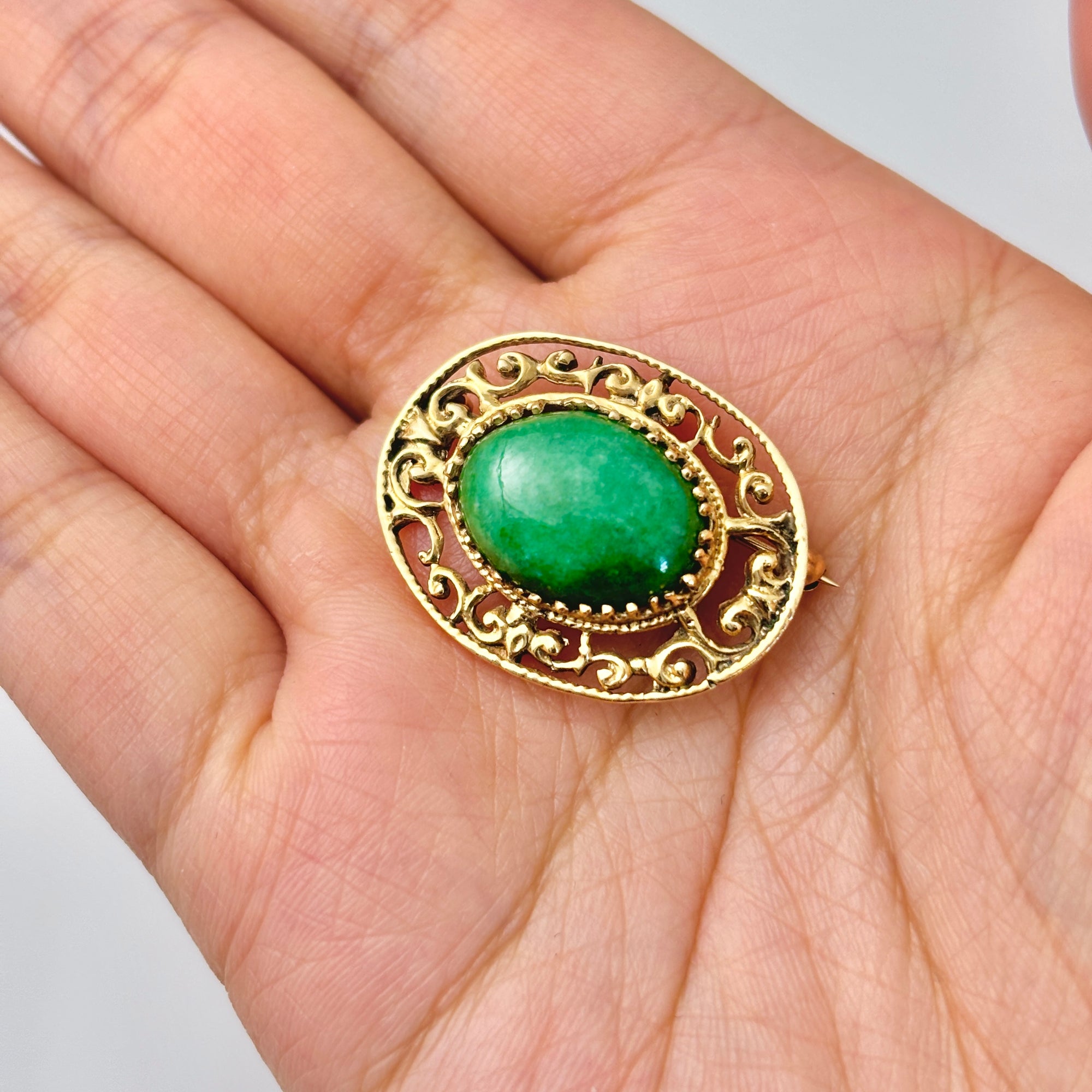 14k Yellow Gold Solitaire Jadeite Brooch