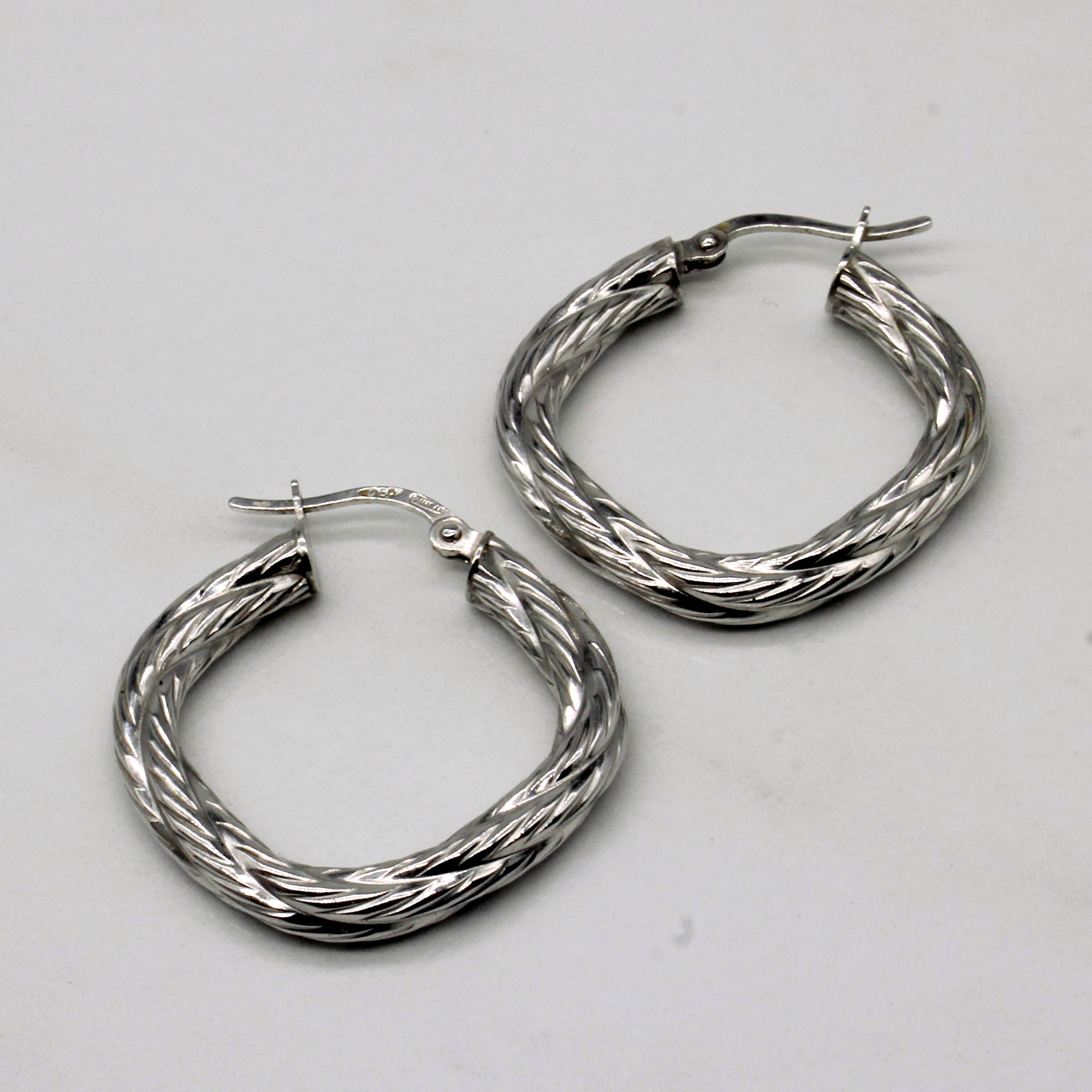 18k White Gold Hoop Earrings