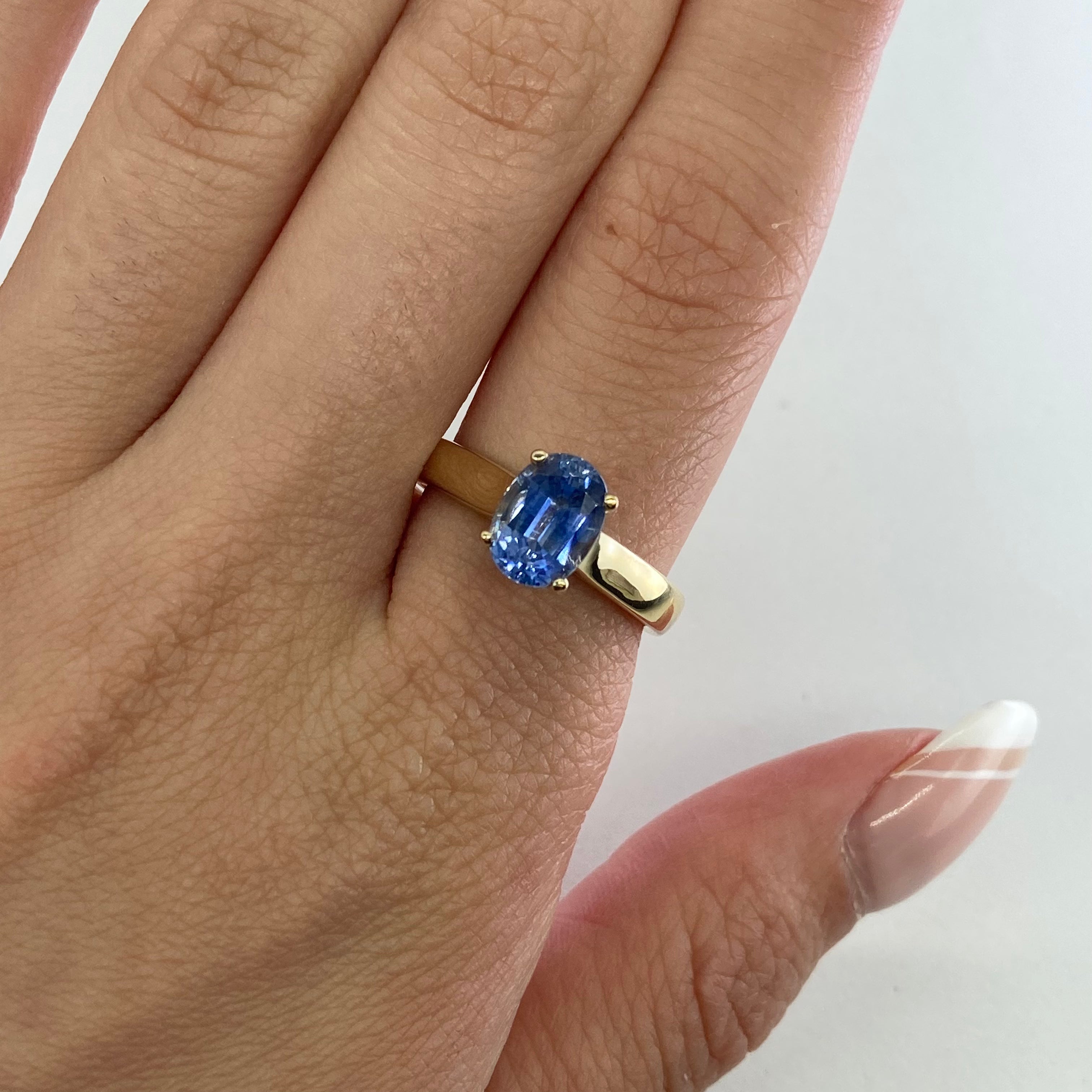 Bague « 100 façons » en saphir ovale et diamants | 2,02 ct, 0,05 ct au total | Taille 7 | 