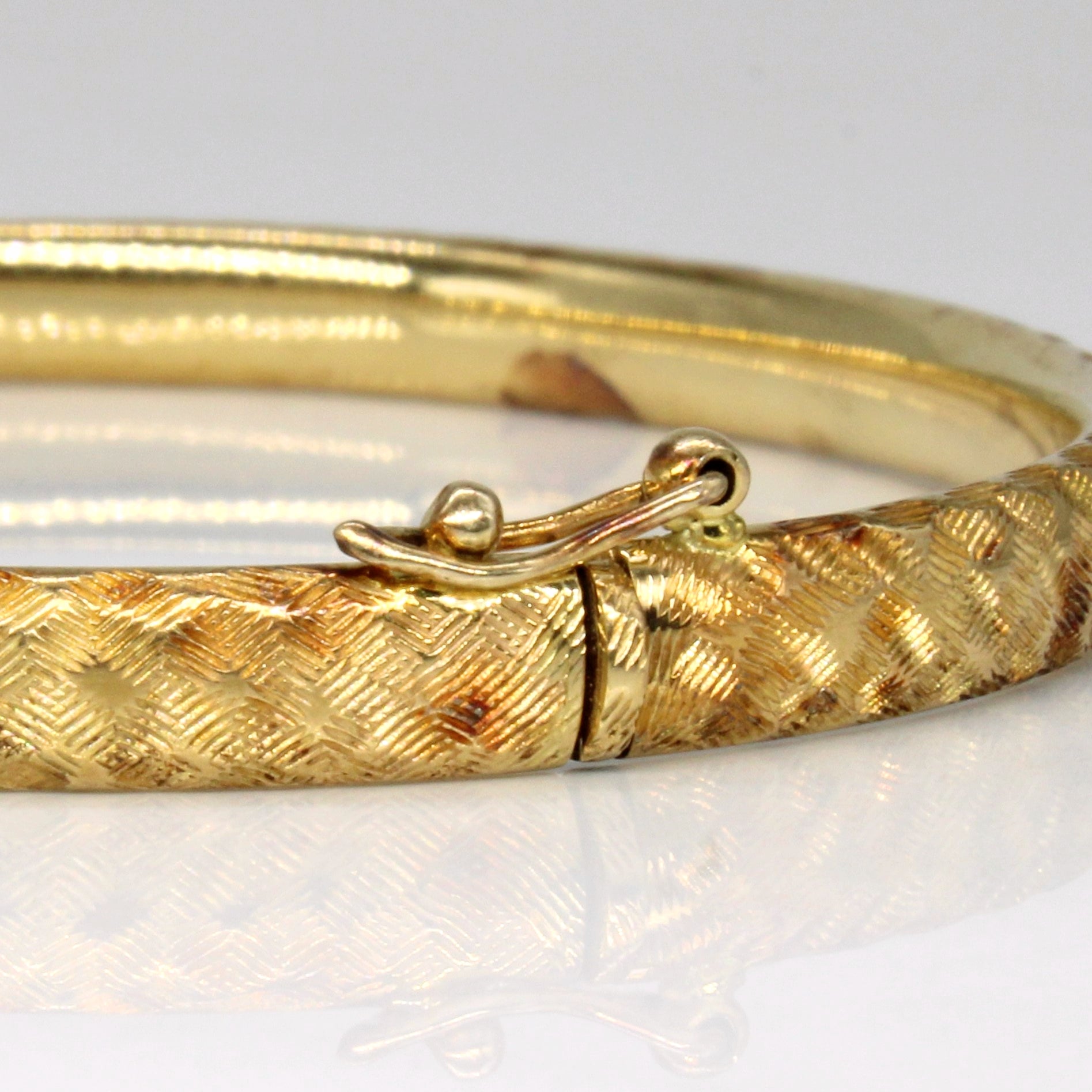 14k Yellow Gold Textured Bangle Bracelet | 7" |