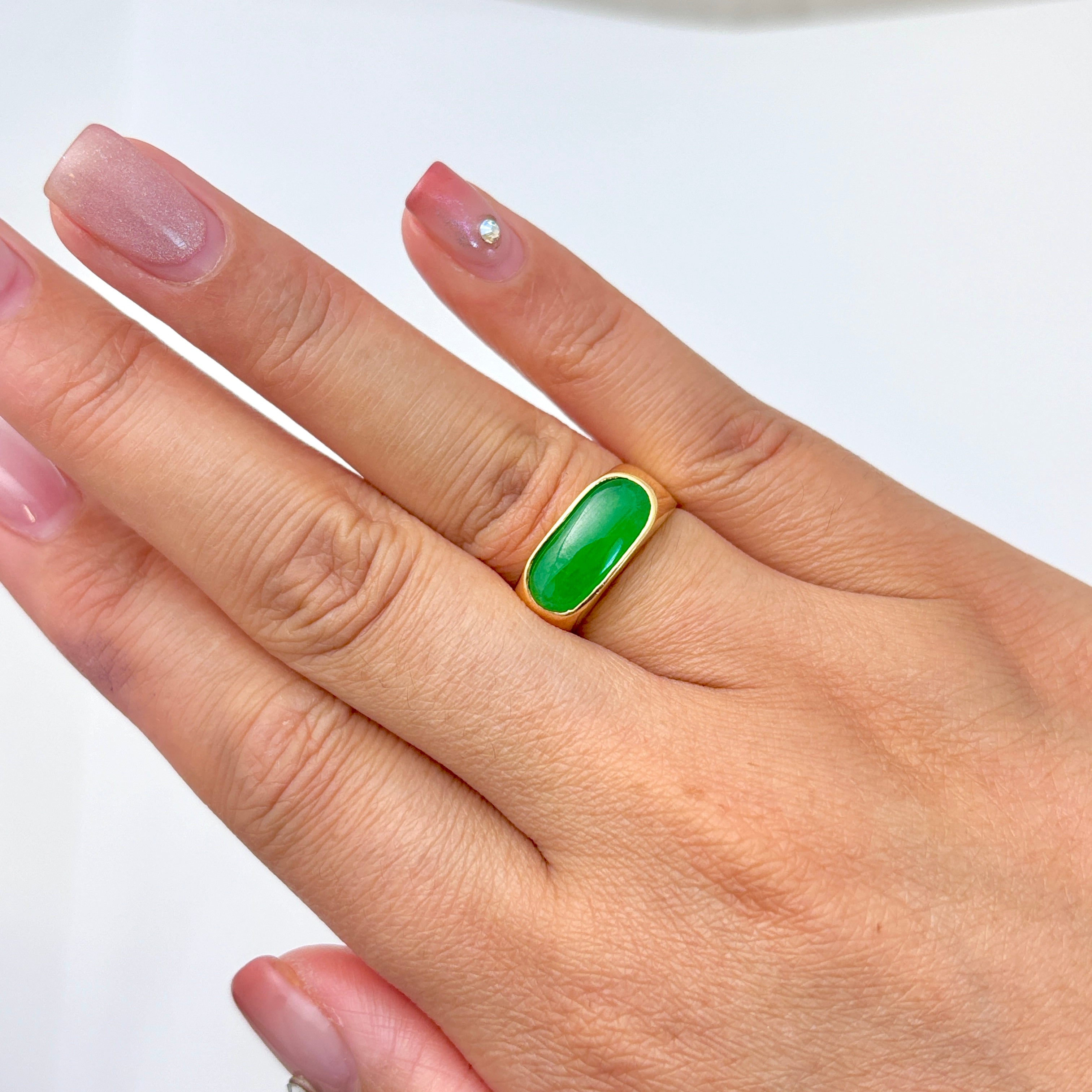 Bague en or jaune 18 carats et jade | 14,00 x 7,00 x 2,50 mm | Taille 6 