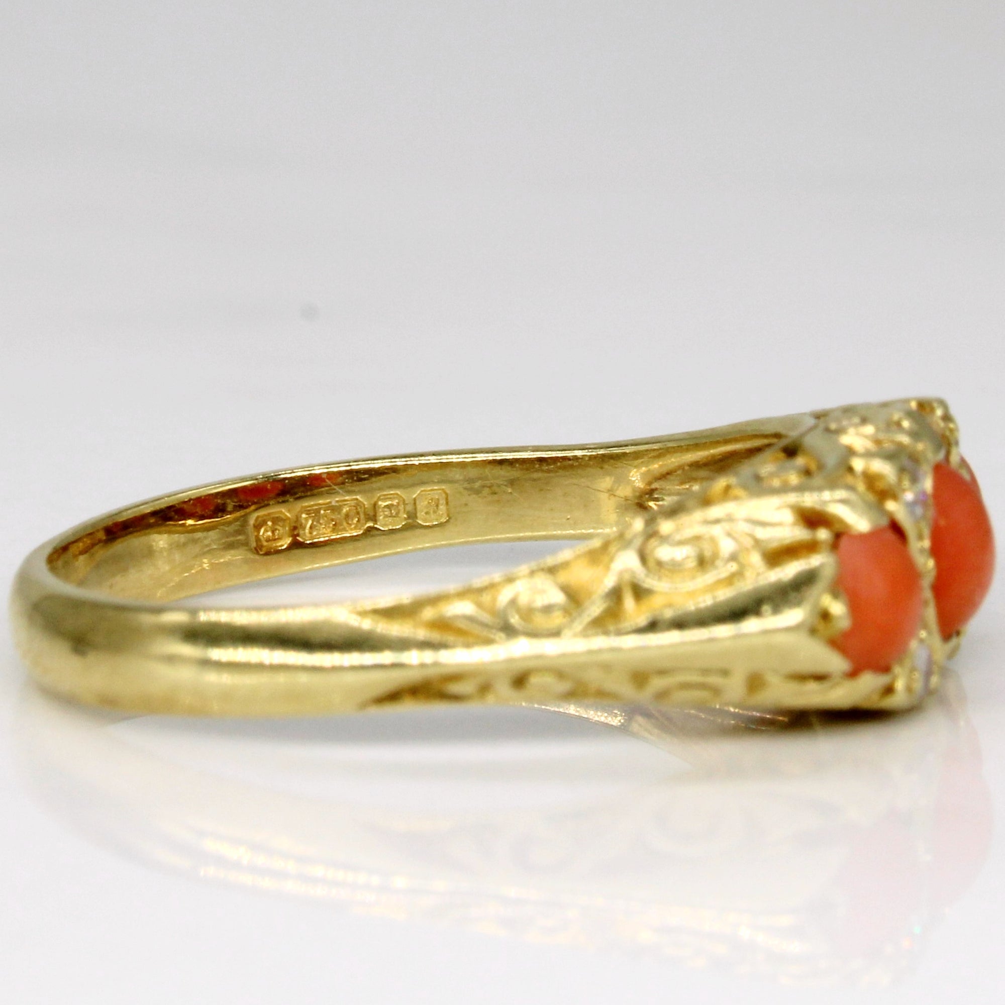 1982 London Coral & Diamond Ring | 0.60ctw, 0.04ctw | SZ 7.25 |