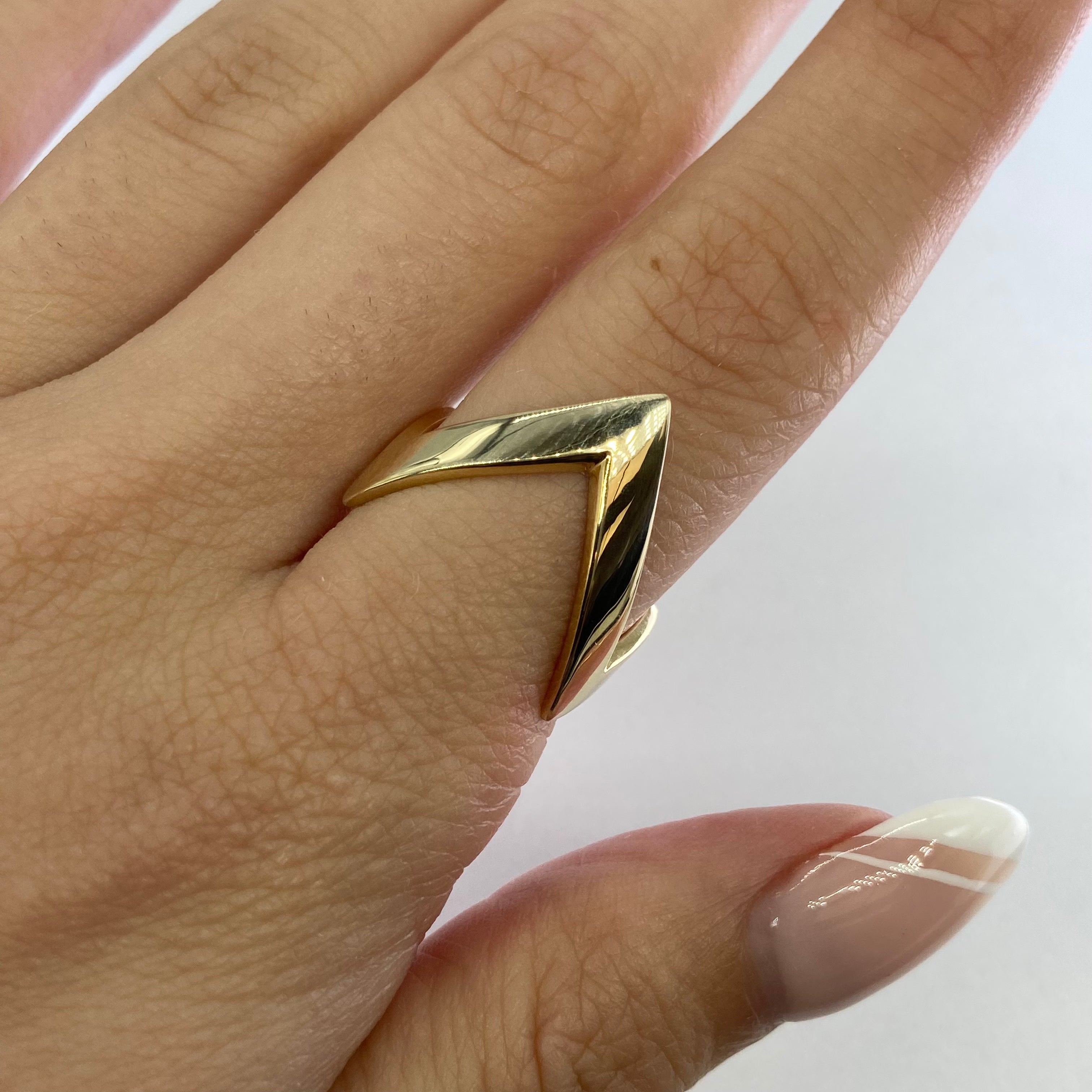 '100 Ways' Yellow Gold V Ring | SZ 7 |