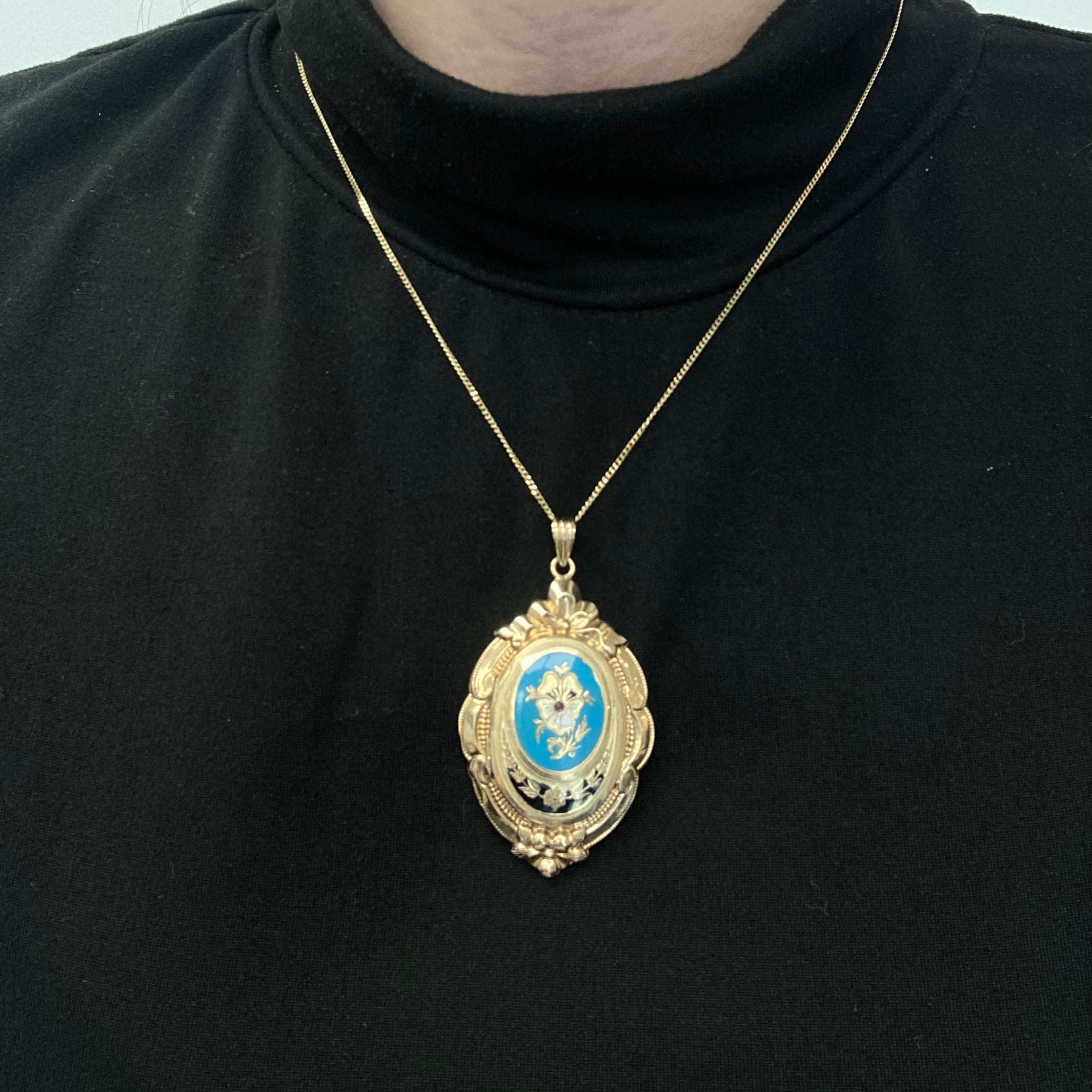 Early Mid Century Enamelled Floral Locket | 0.02ct |
