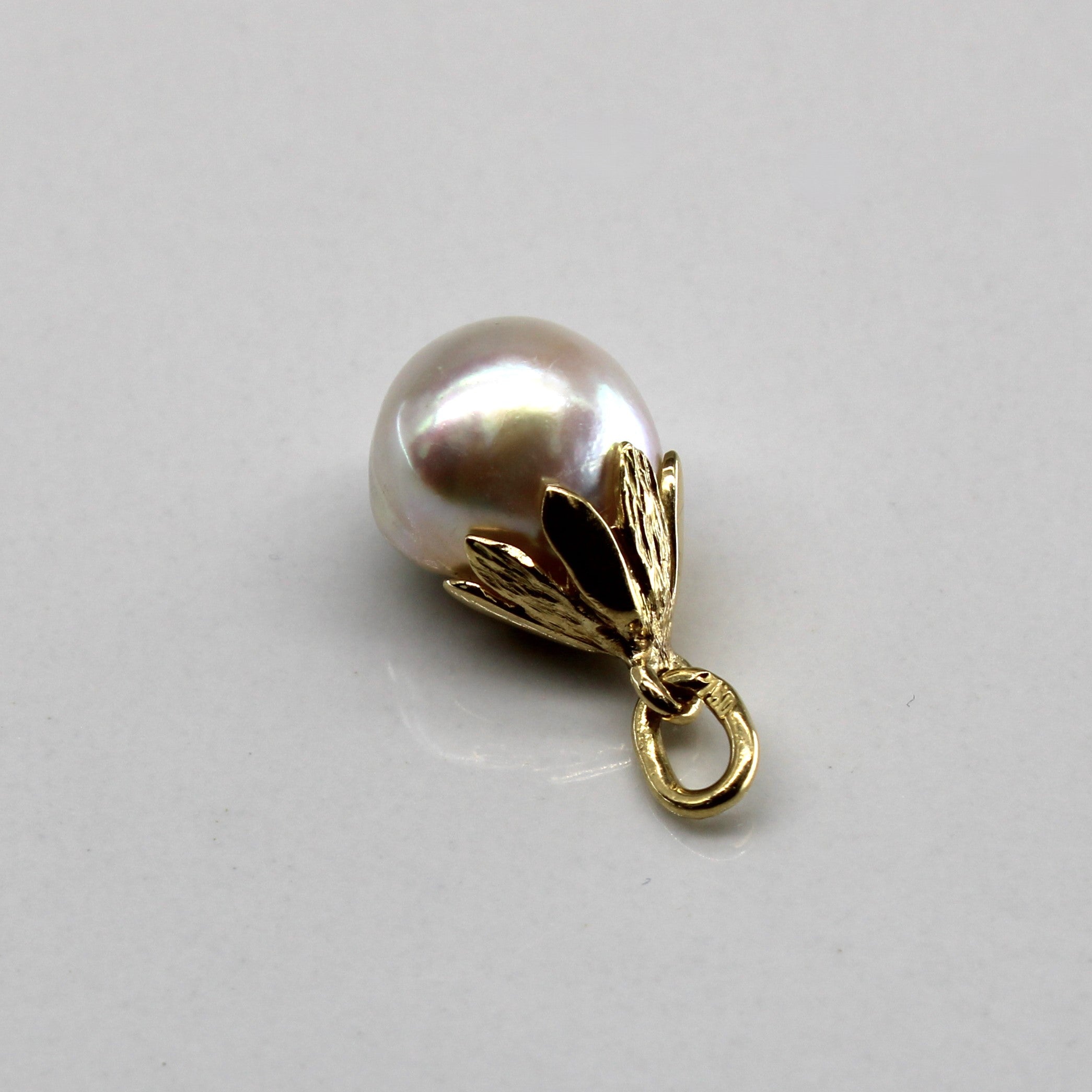 Pendentif perle baroque en forme de goutte
