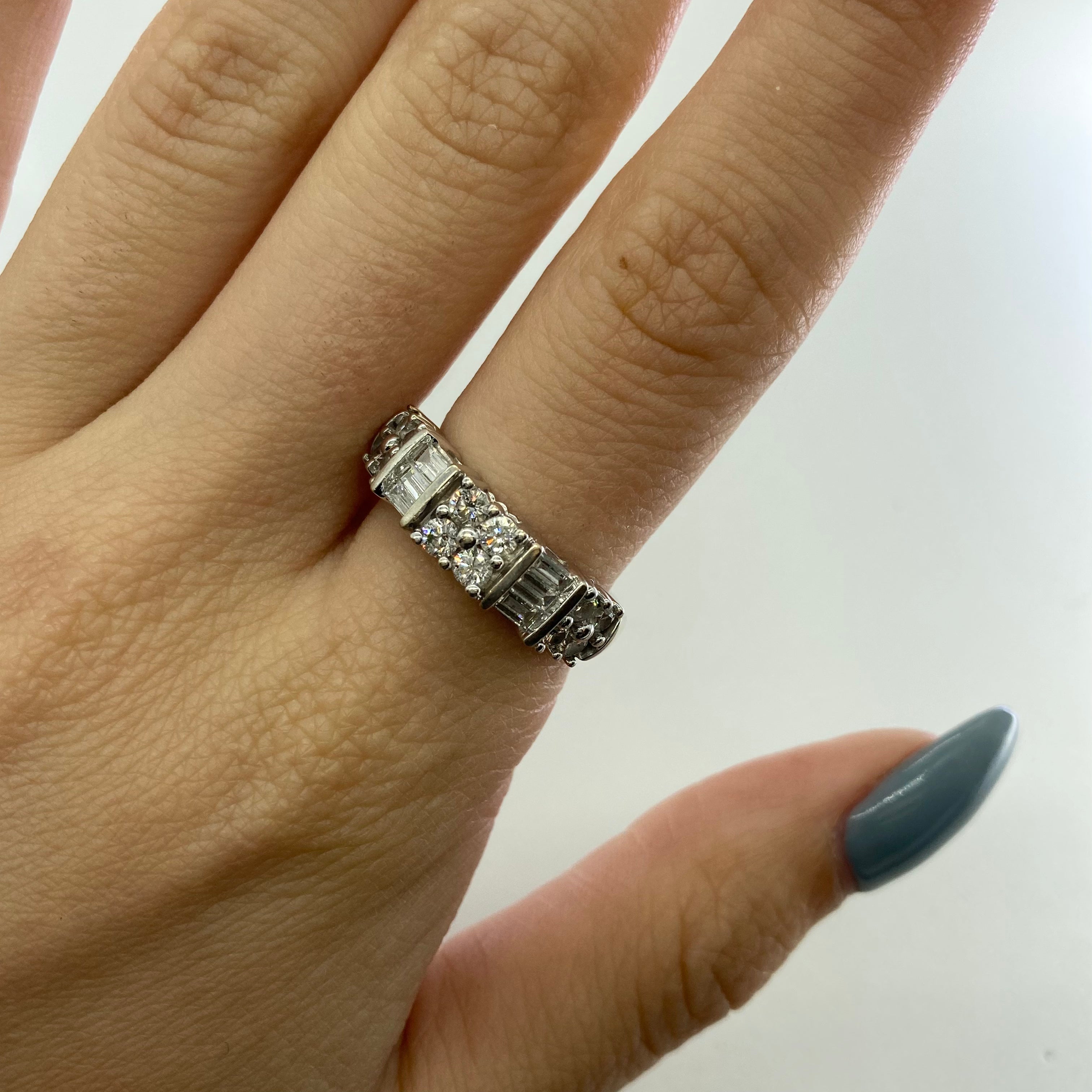 Alternating Diamond Band | 0.72 ctw SZ 7 |