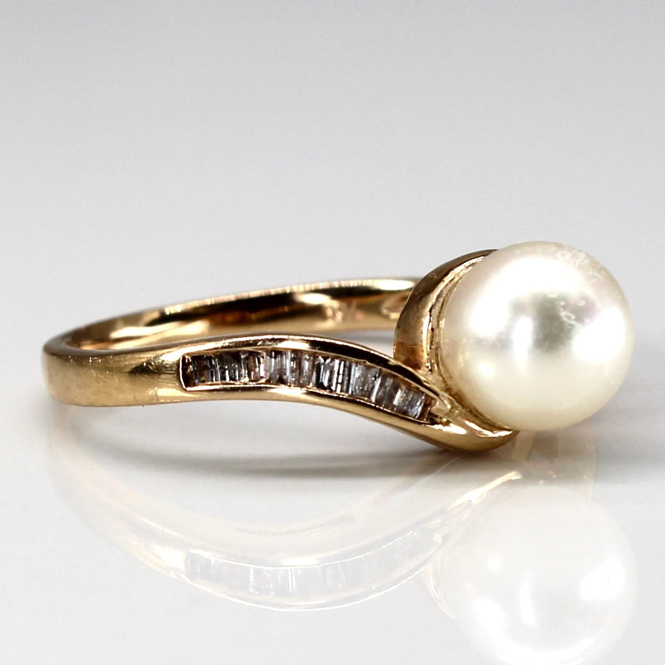 Bypass Pearl & Diamond Ring | 0.17ctw | SZ 6 |