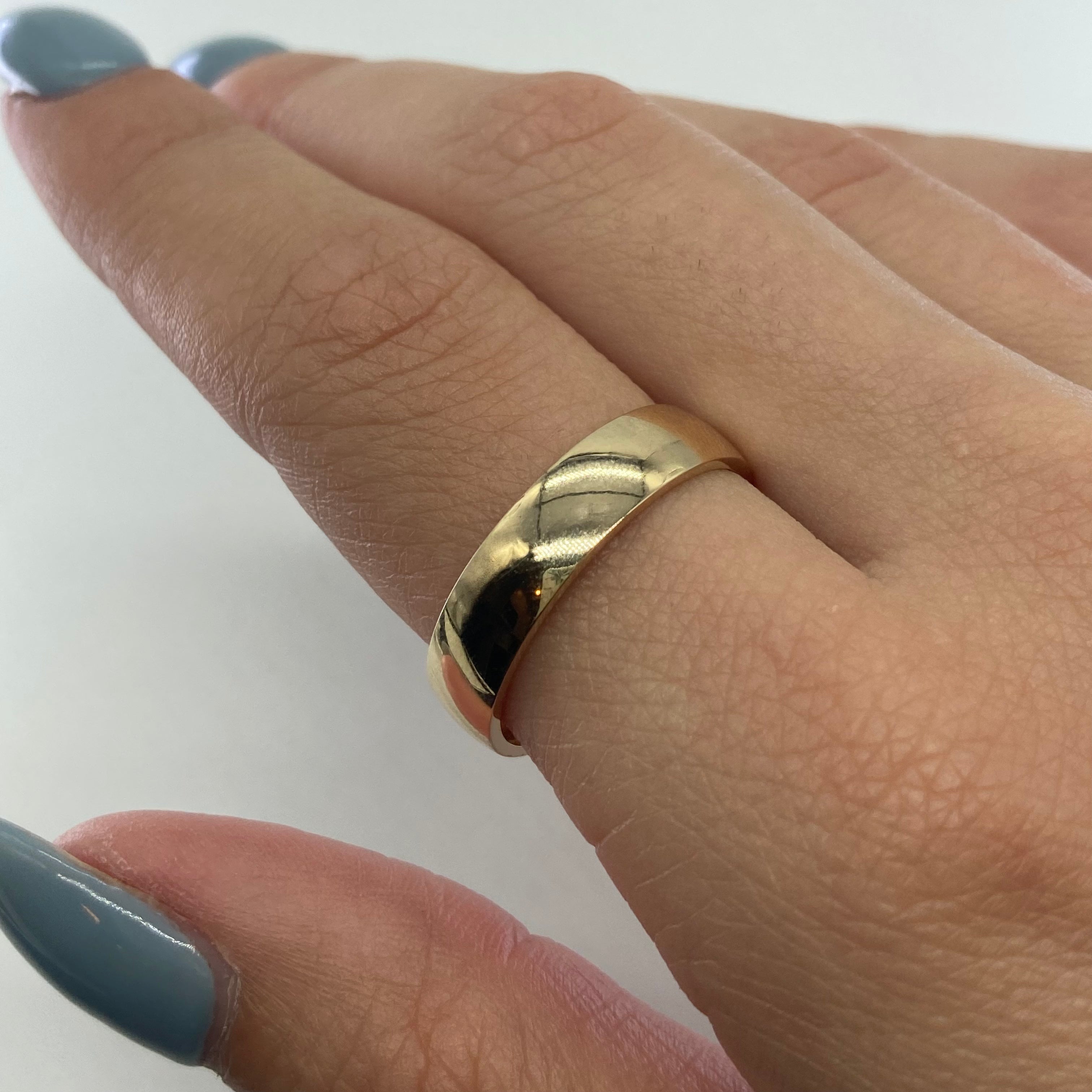 '100 Ways' Classic Yellow Gold Band |