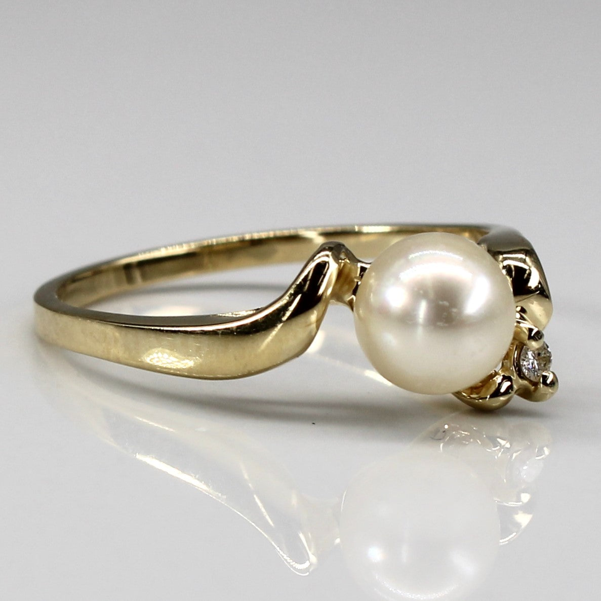 Offset Pearl & Diamond Ring | 0.02ct | SZ 7 |