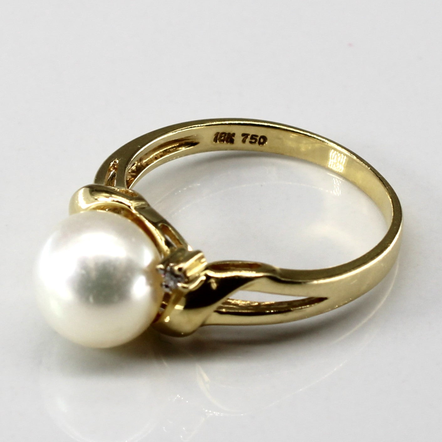 Three Stone Pearl & Diamond Ring | 0.03ctw | SZ 6.75 |