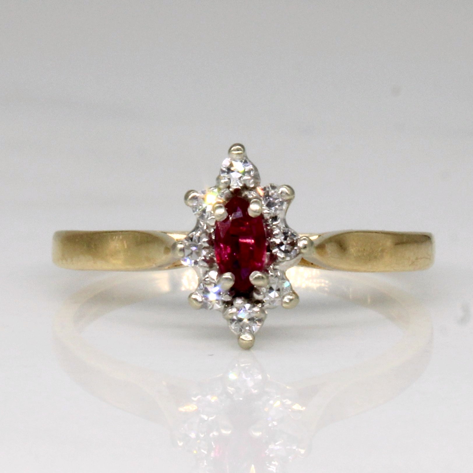 Bague sertie de rubis et de diamants | 0,10 ct, 0,08 ct au total | Taille 4,75 | 