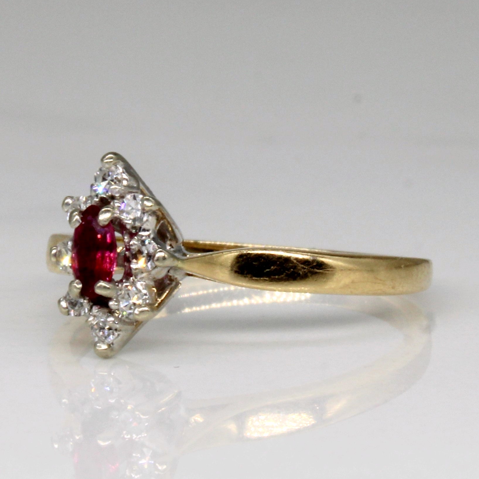 Bague sertie de rubis et de diamants | 0,10 ct, 0,08 ct au total | Taille 4,75 | 