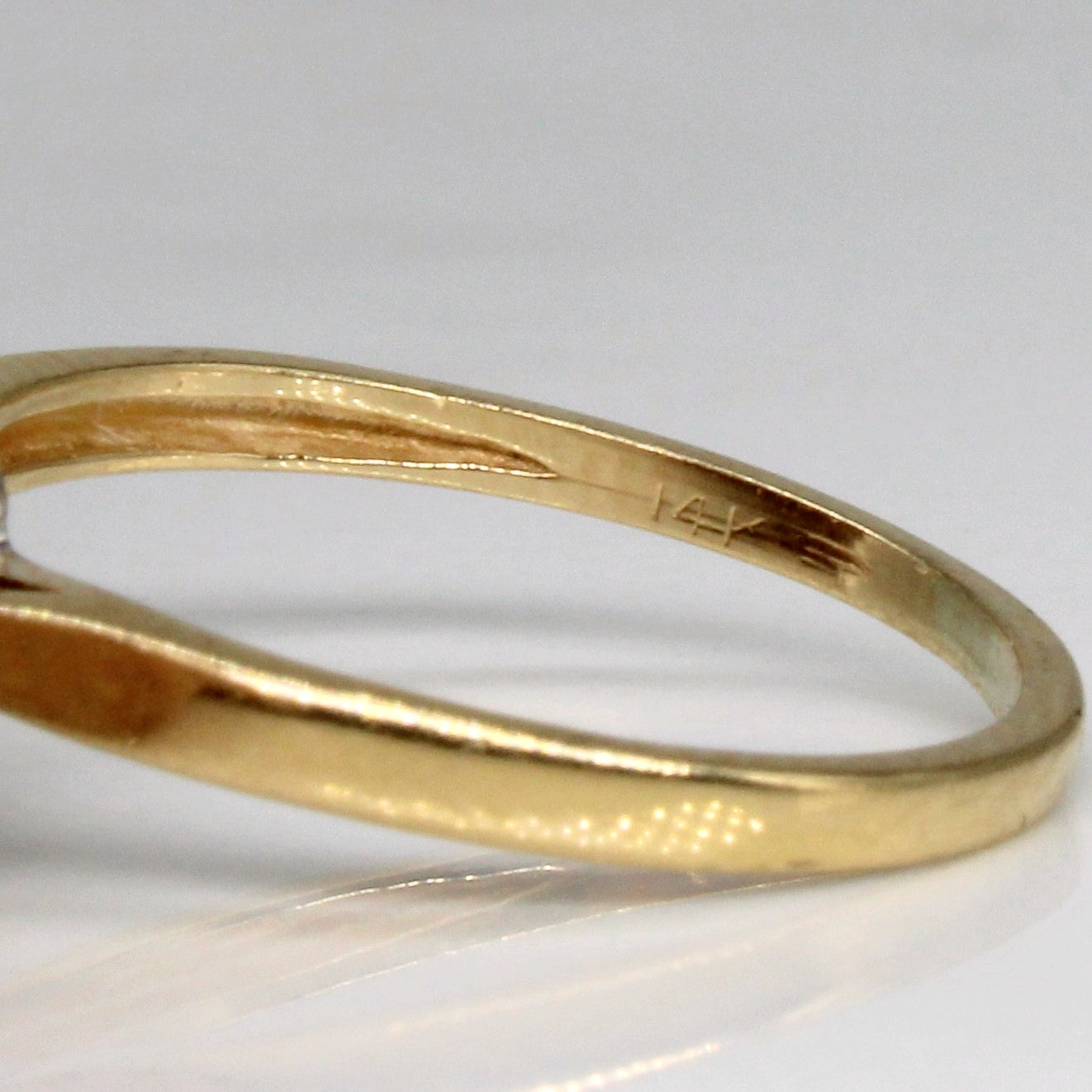 Bague sertie de rubis et de diamants | 0,10 ct, 0,08 ct au total | Taille 4,75 | 