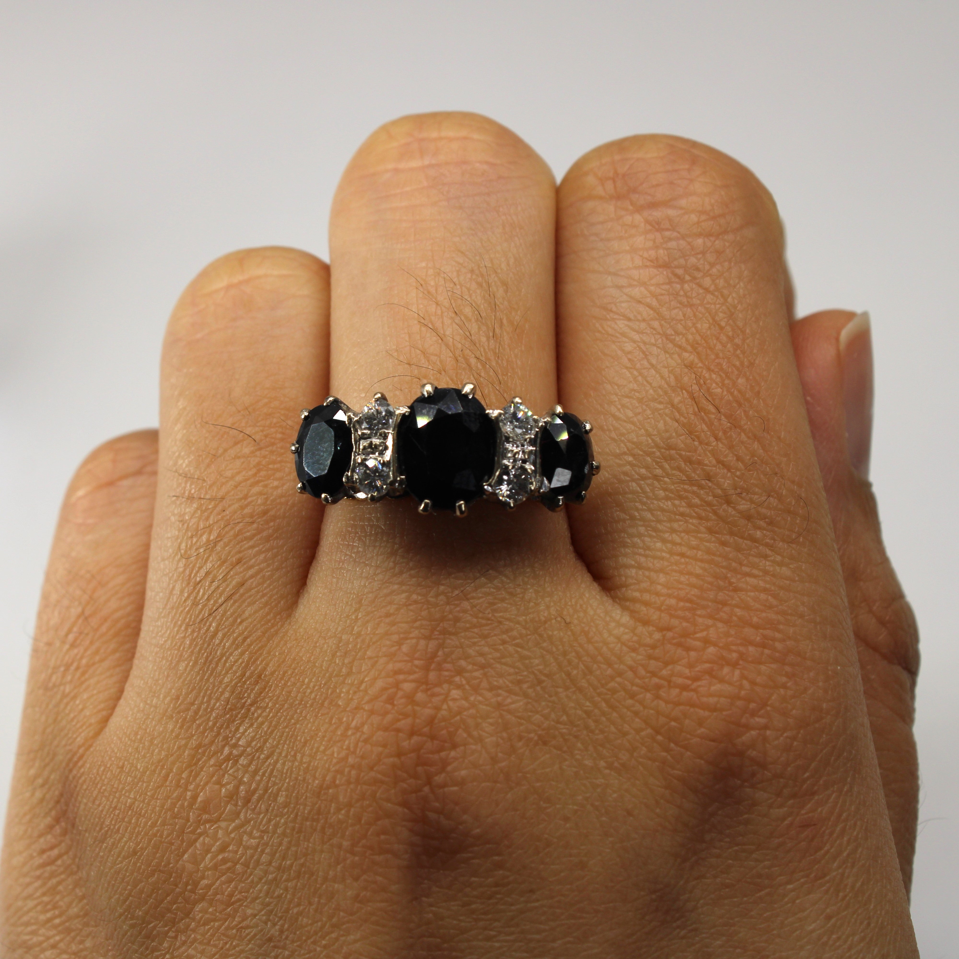 Bague cocktail en saphir et diamants, poinçonnée 1973 | 4,35 ct | 0,36 ct | Taille 7 |