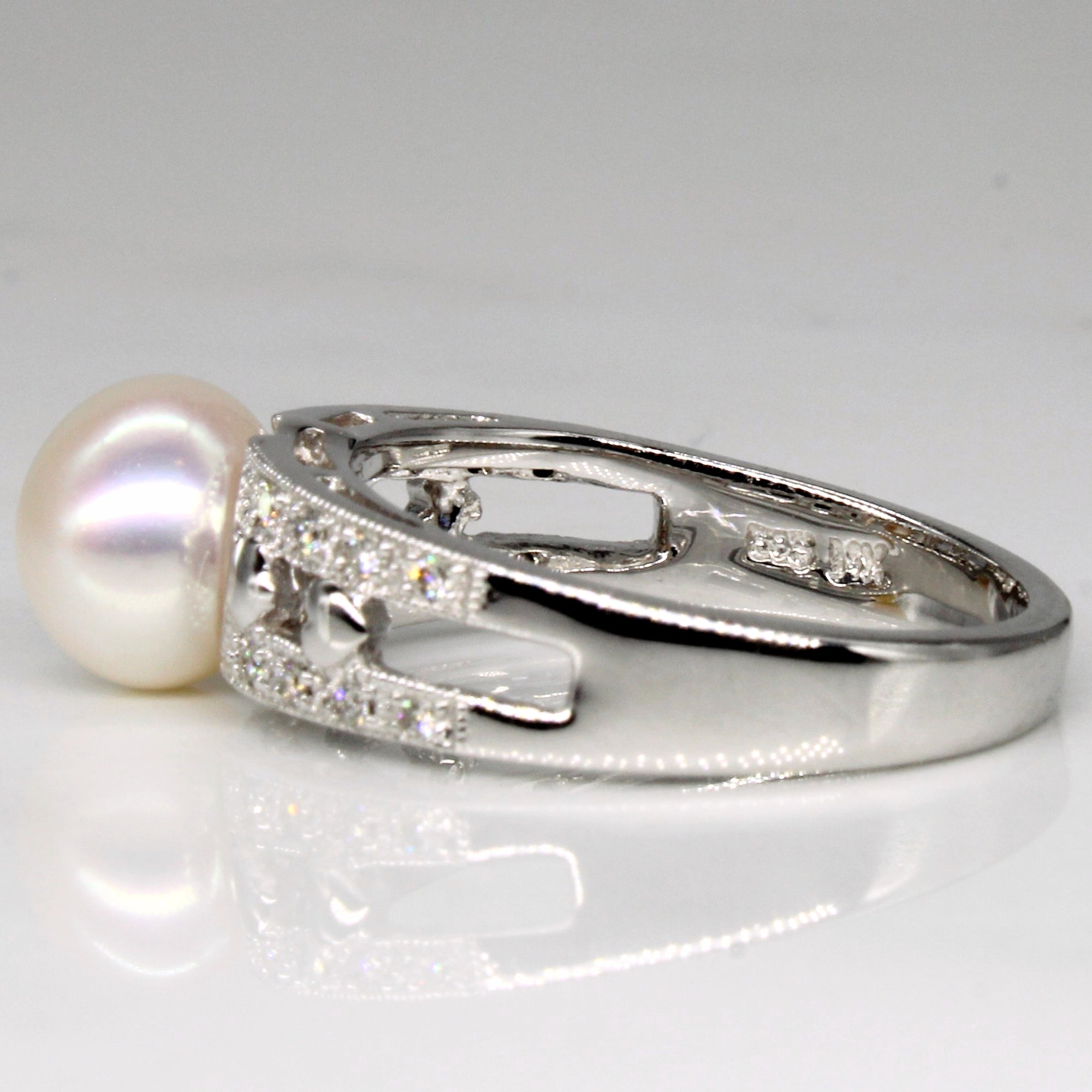 Pearl & Diamond Ring | 0.08ctw | SZ 7 |