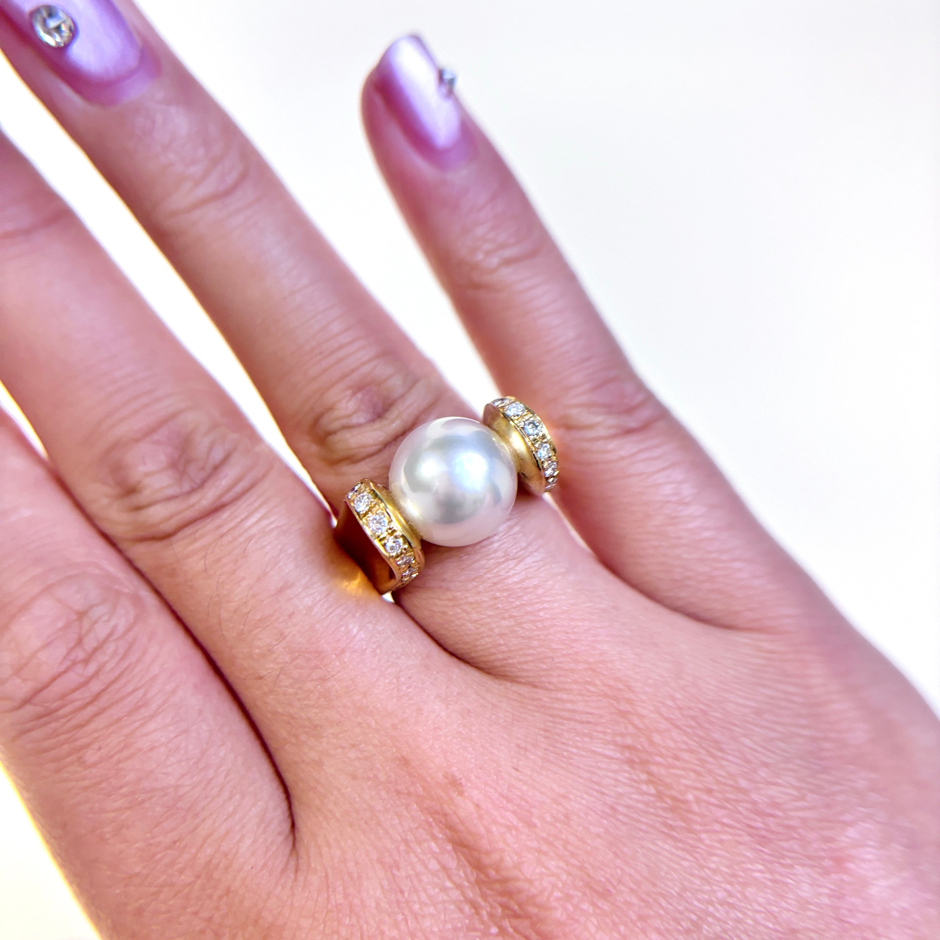 Bague en or jaune 18 carats, perle des mers du Sud et diamants | 11,50-11,80 mm, 0,30 ct | Taille 6 