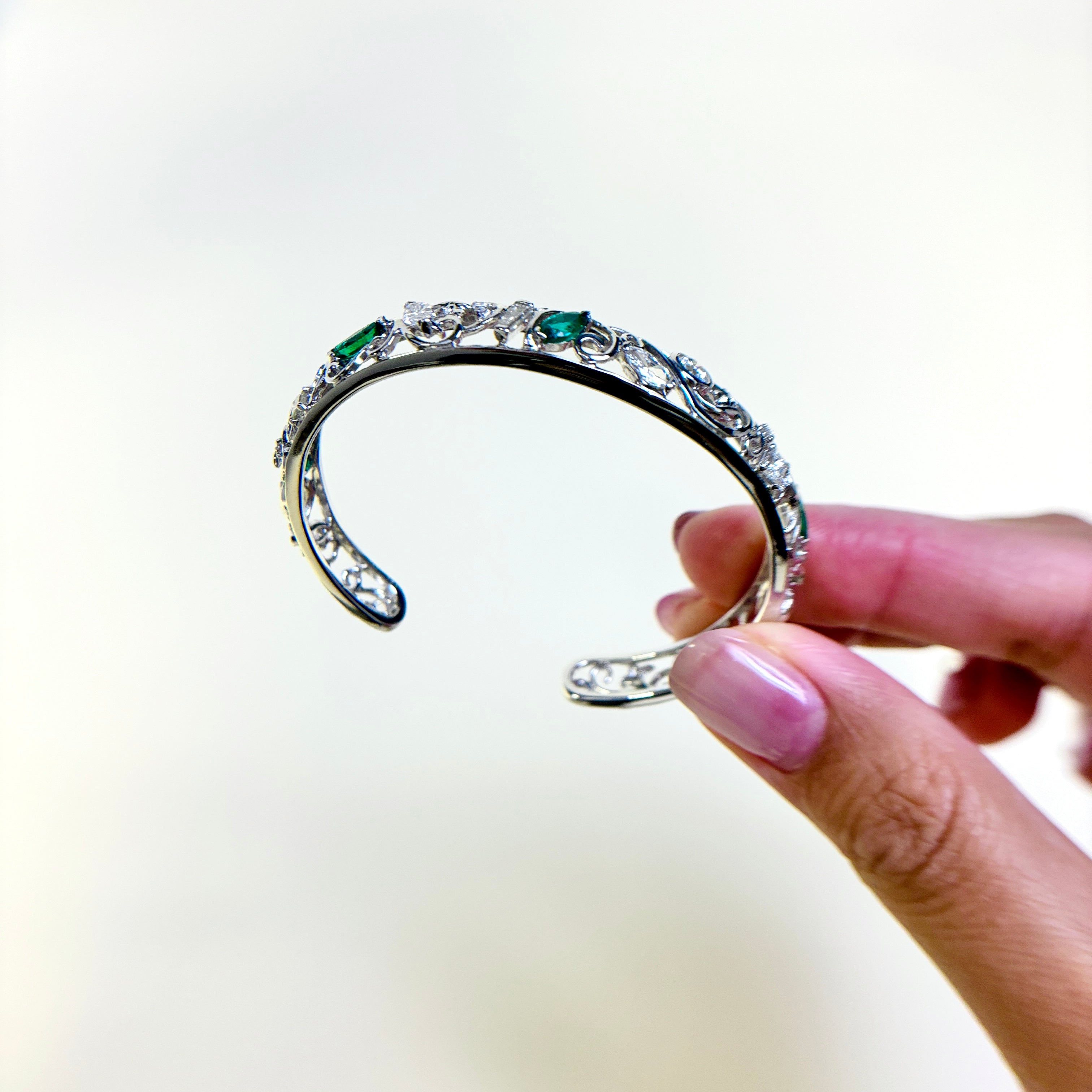 18k White Gold Emerald & Diamond Bracelet | 1.46ctw, 1.91ctw | 7"